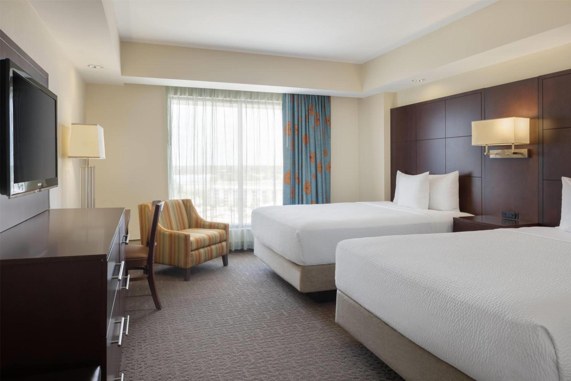 Luxury One Bedroom Suites 2 Queen Beds Lake View NO RESORT FEE