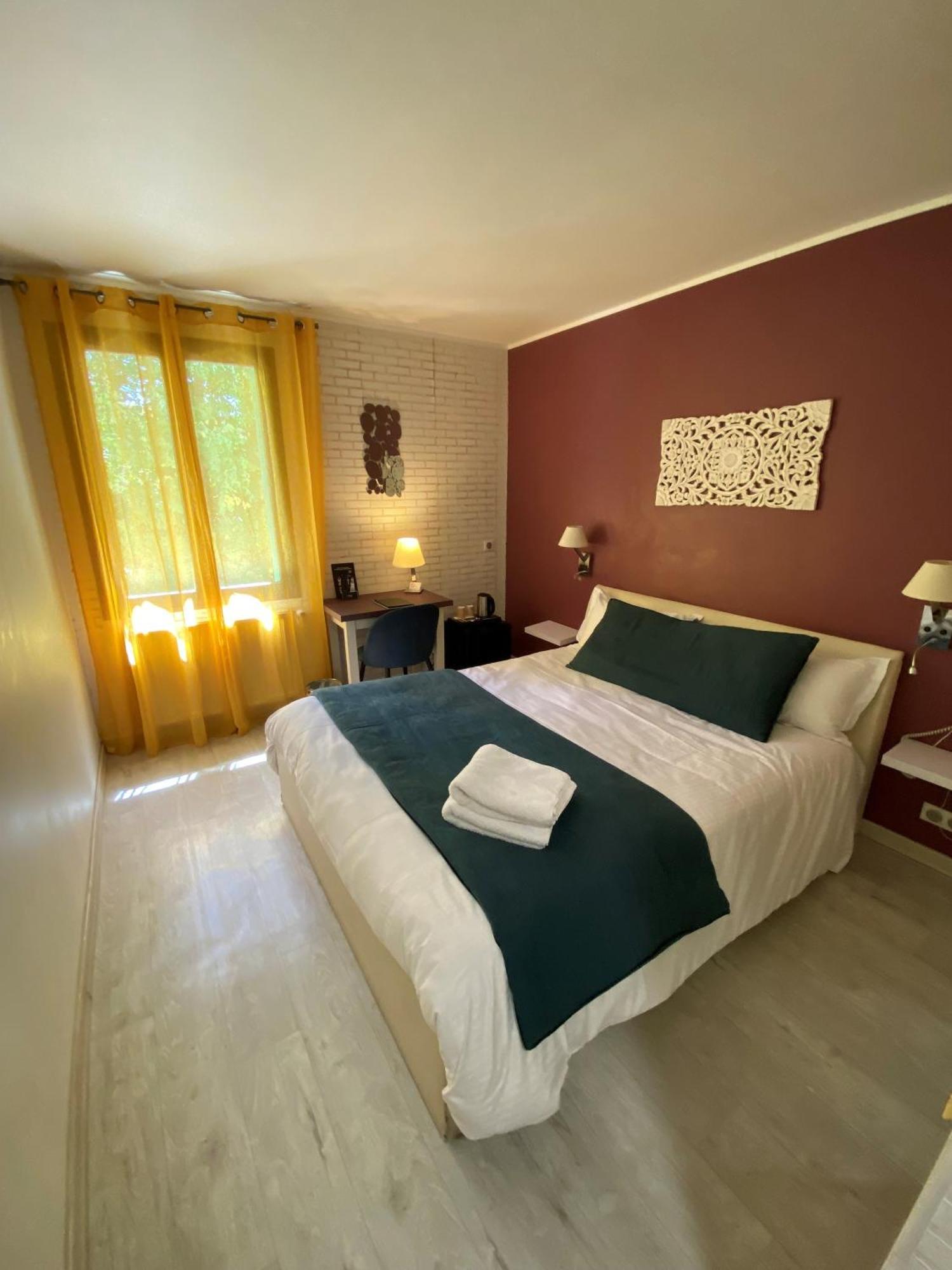 Deluxe Double Room Bath