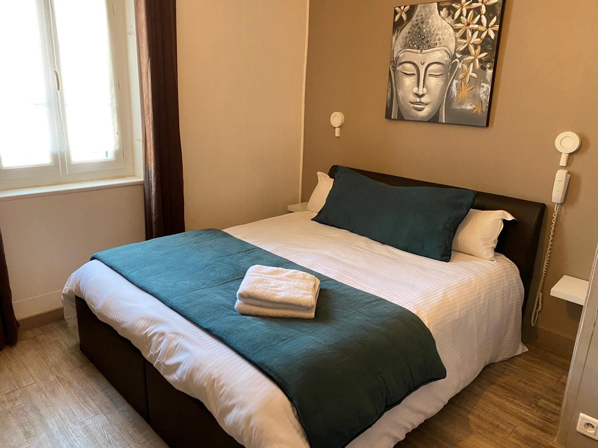 Deluxe Double Room Shower