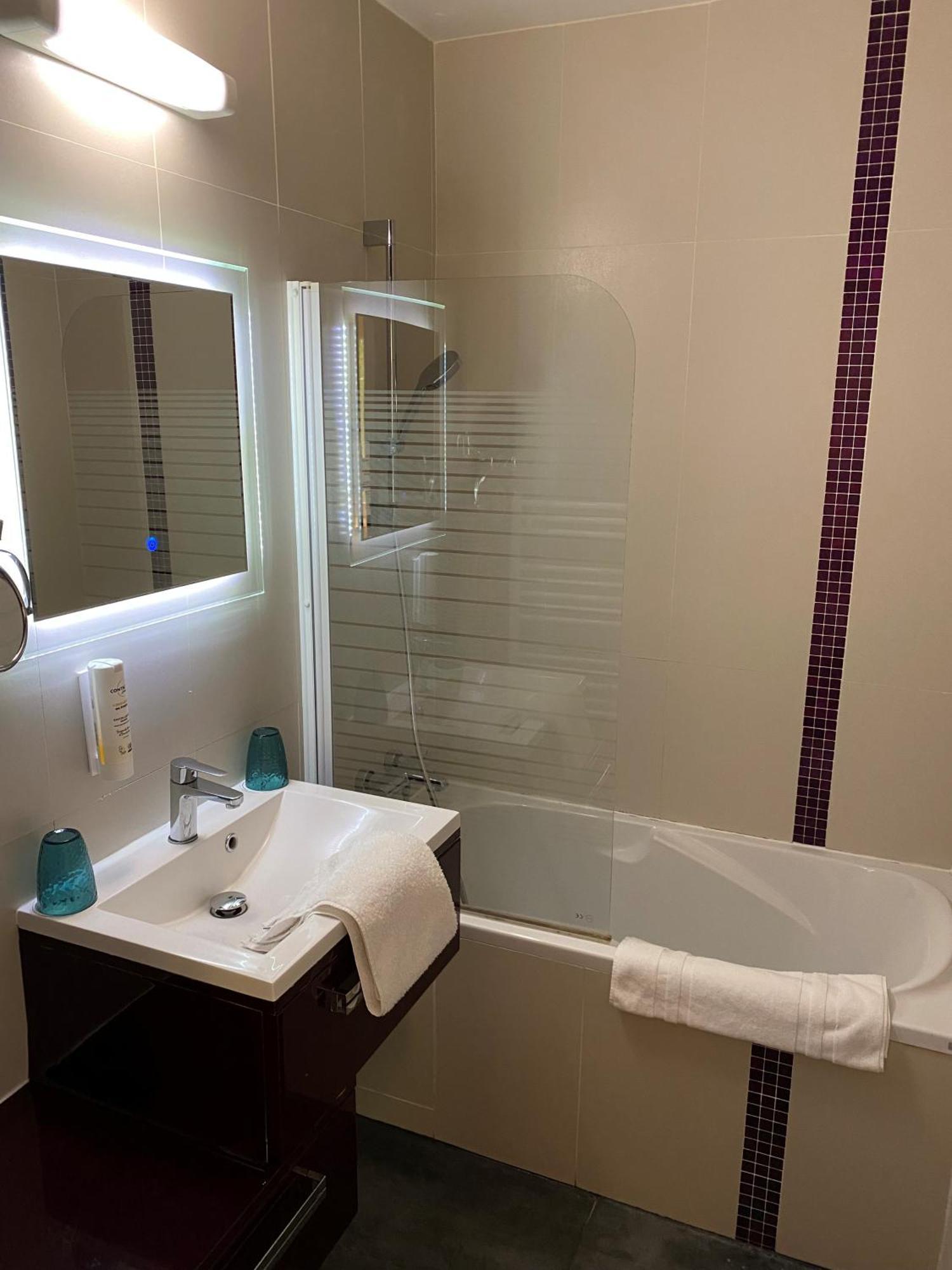 Deluxe Double Room Bath