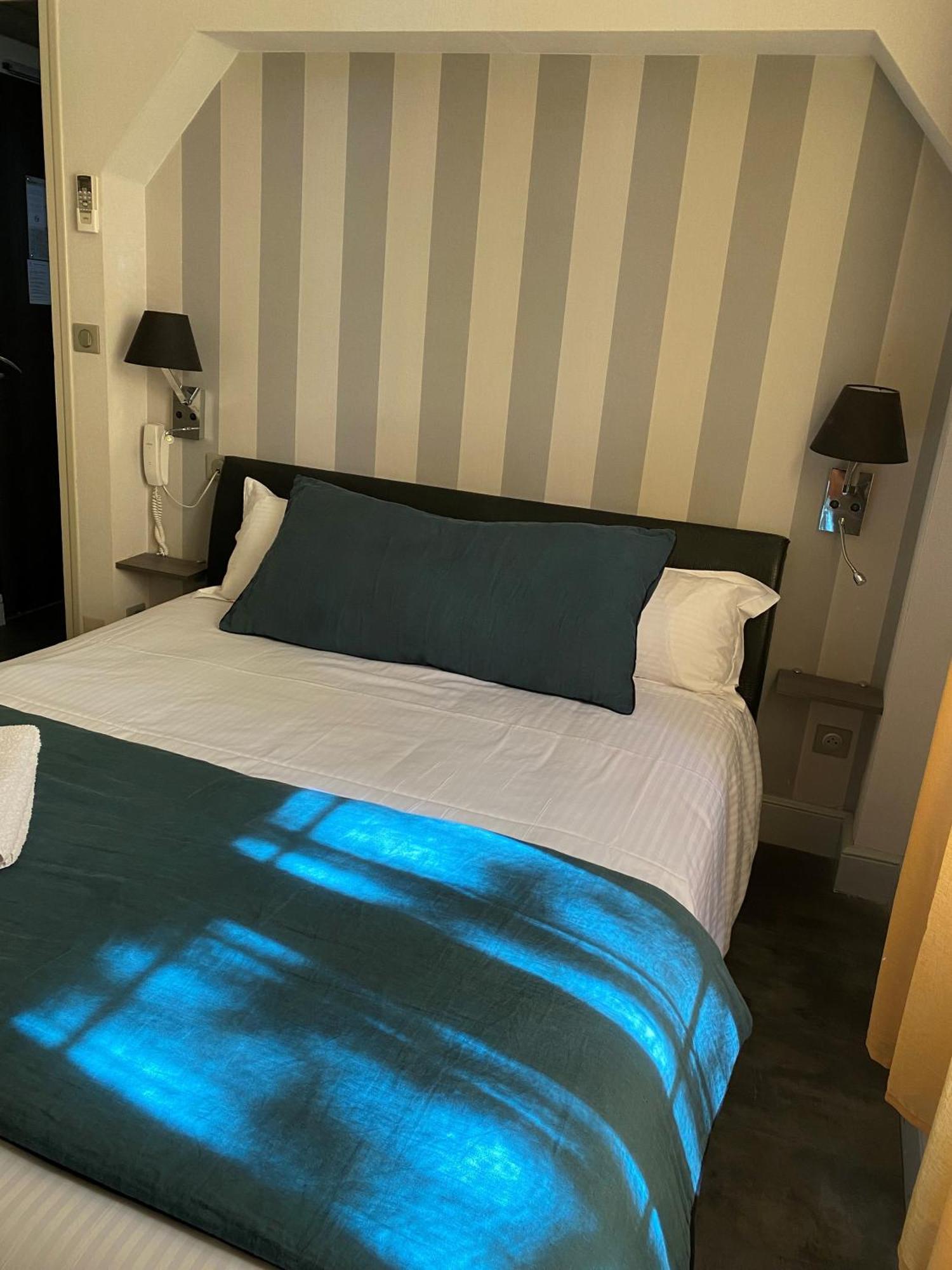 Deluxe Double Room Bath
