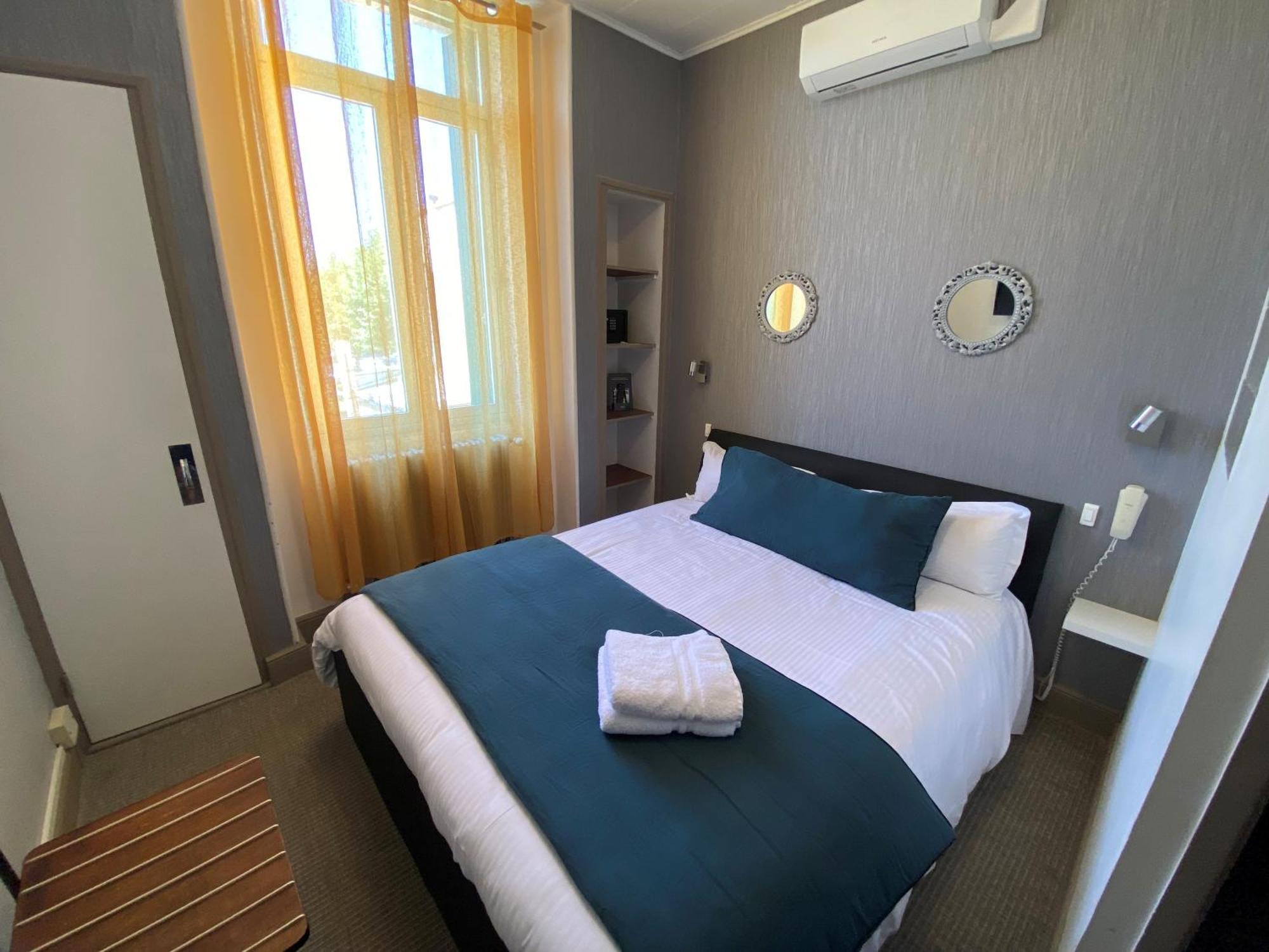 Deluxe Double Room Shower