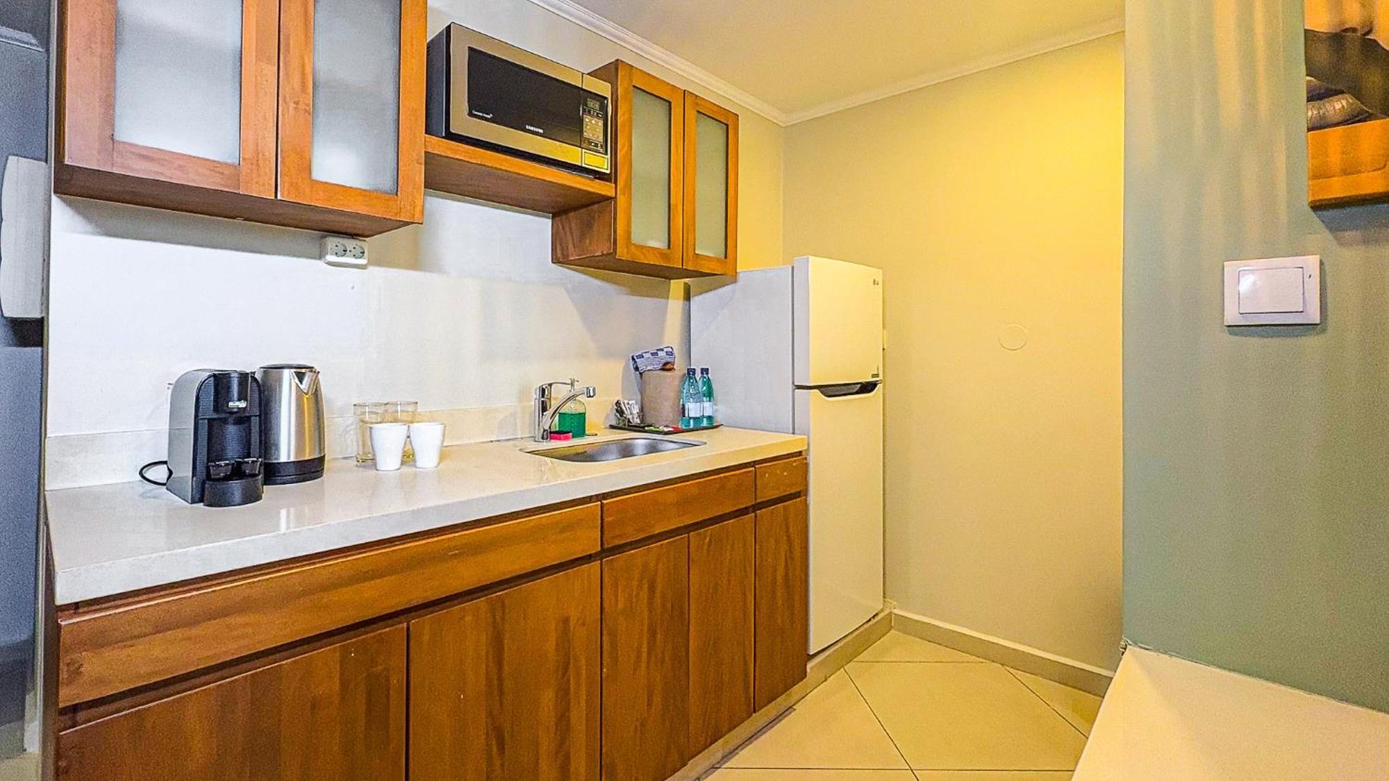 Neighborhood View Twin Kitchenette