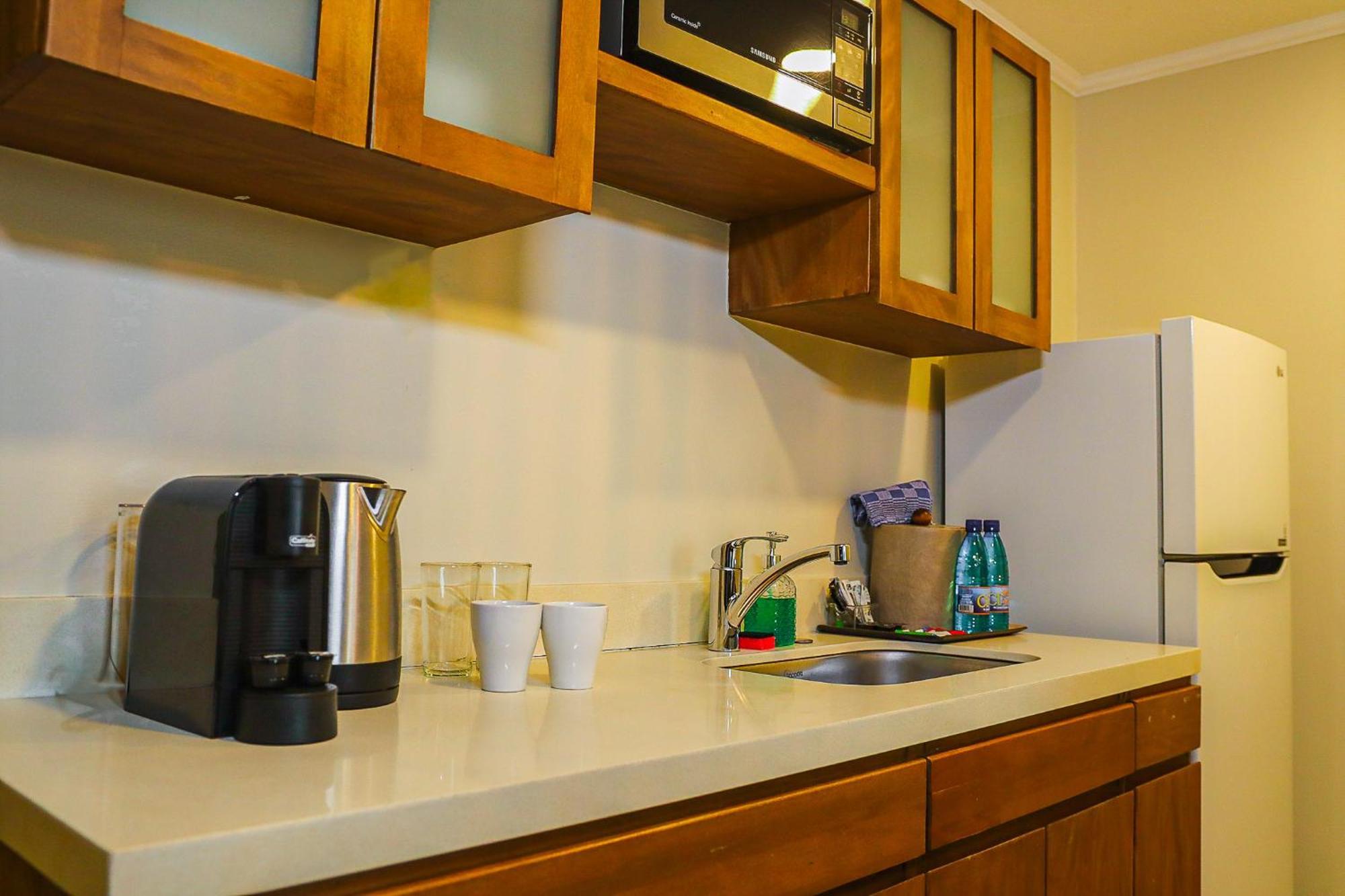 Neighborhood View Twin Kitchenette