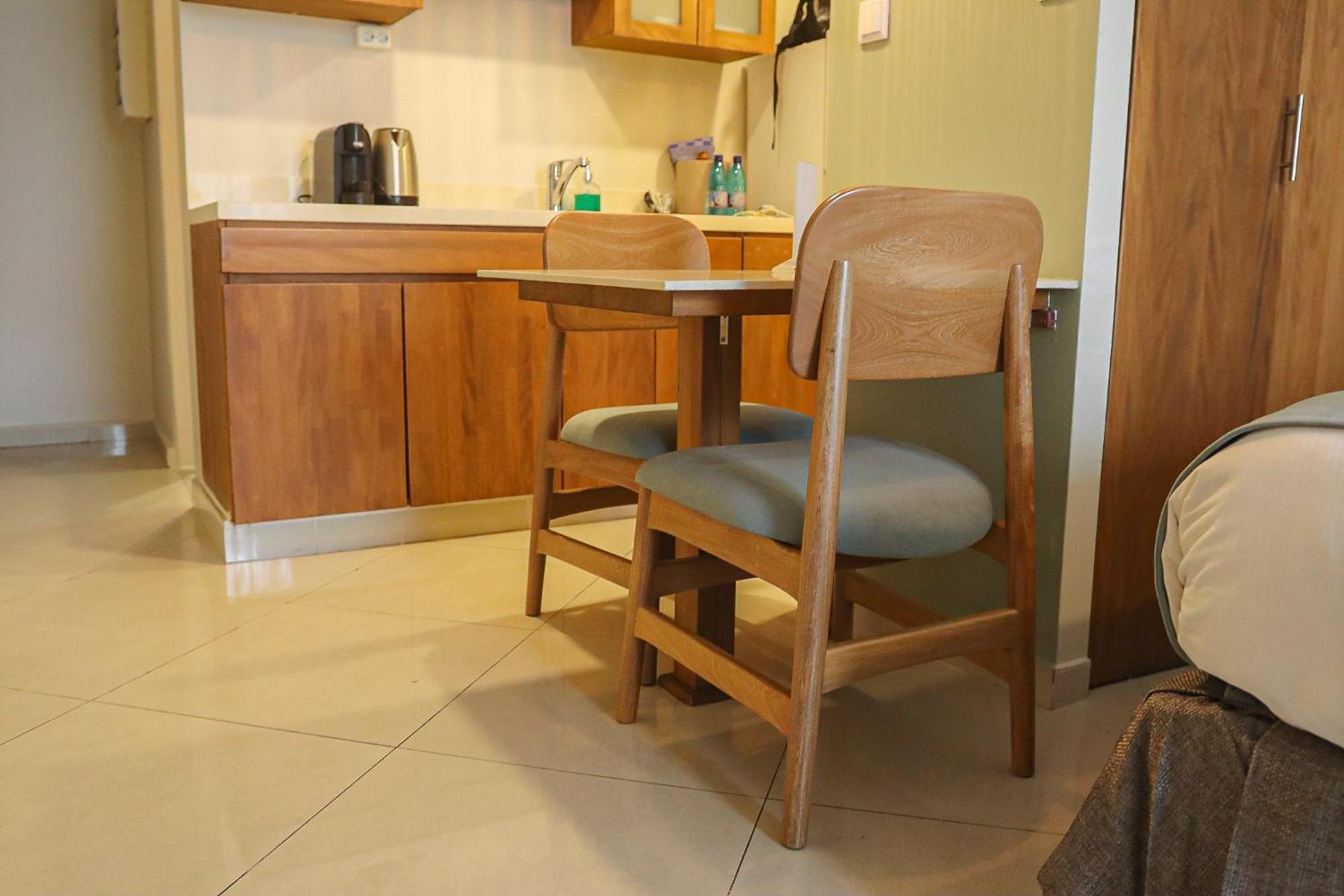 Neighborhood View Twin Kitchenette