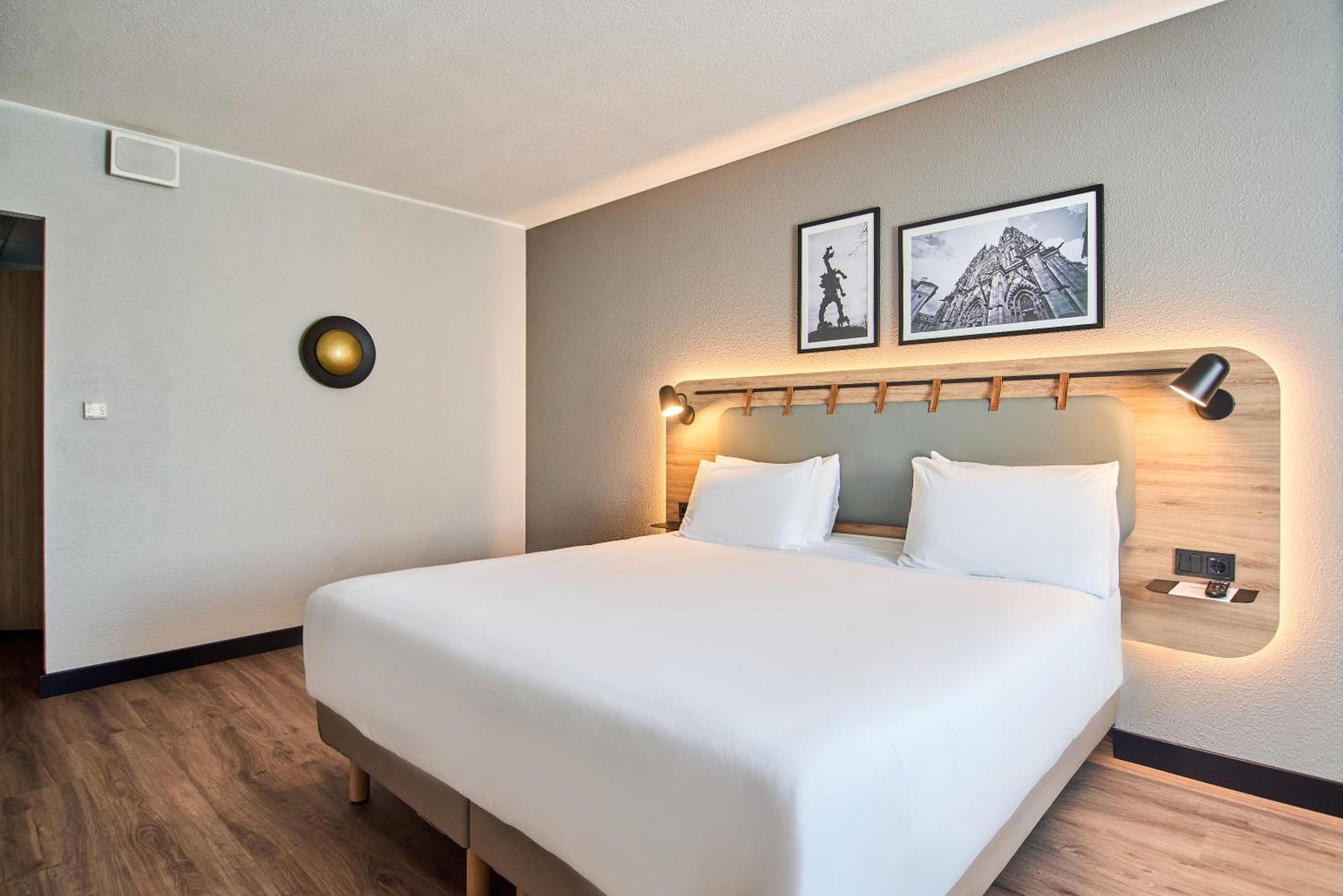 Superior Room 1 King Bed