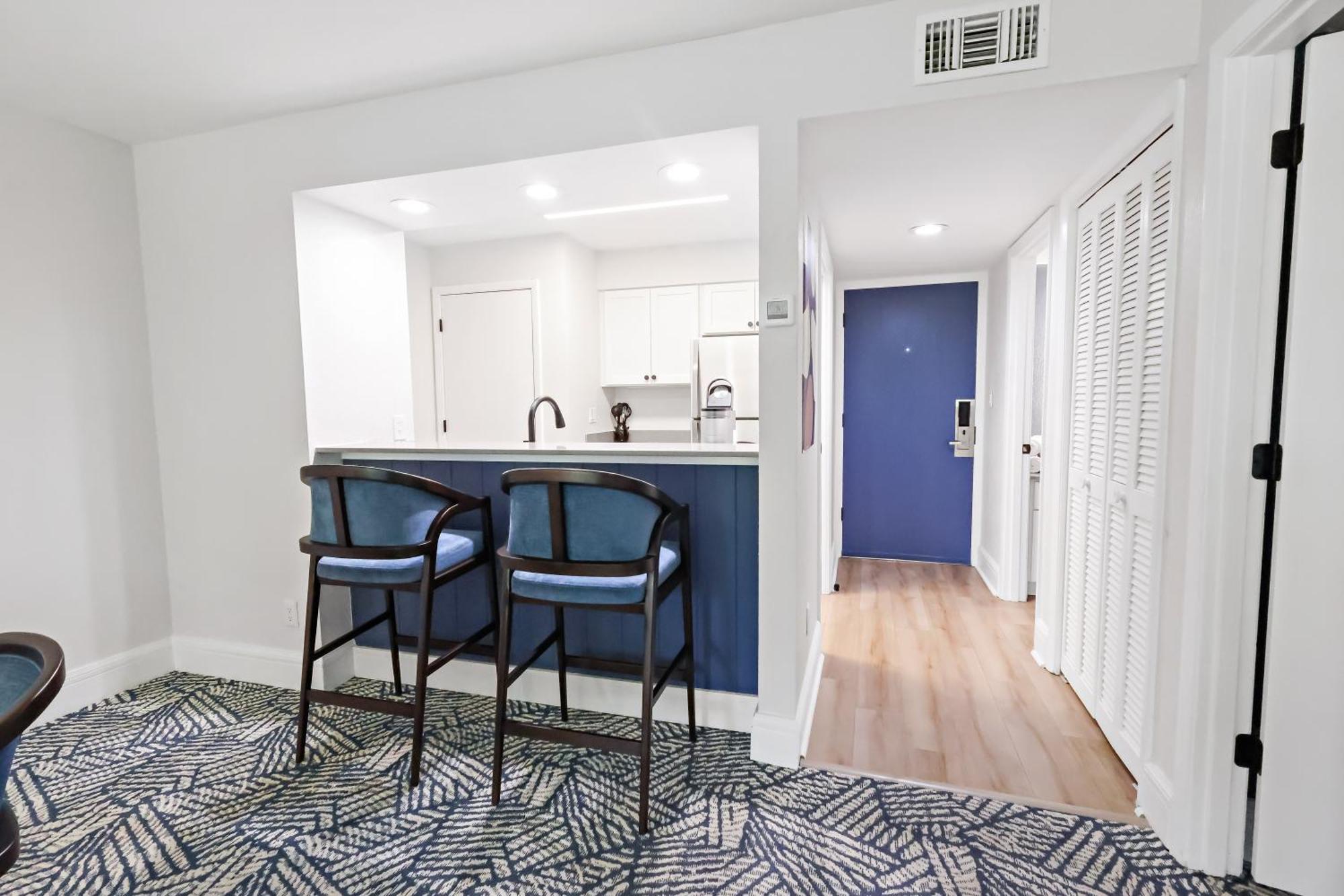Renovated One Bedroom Suite Two Queen Beds