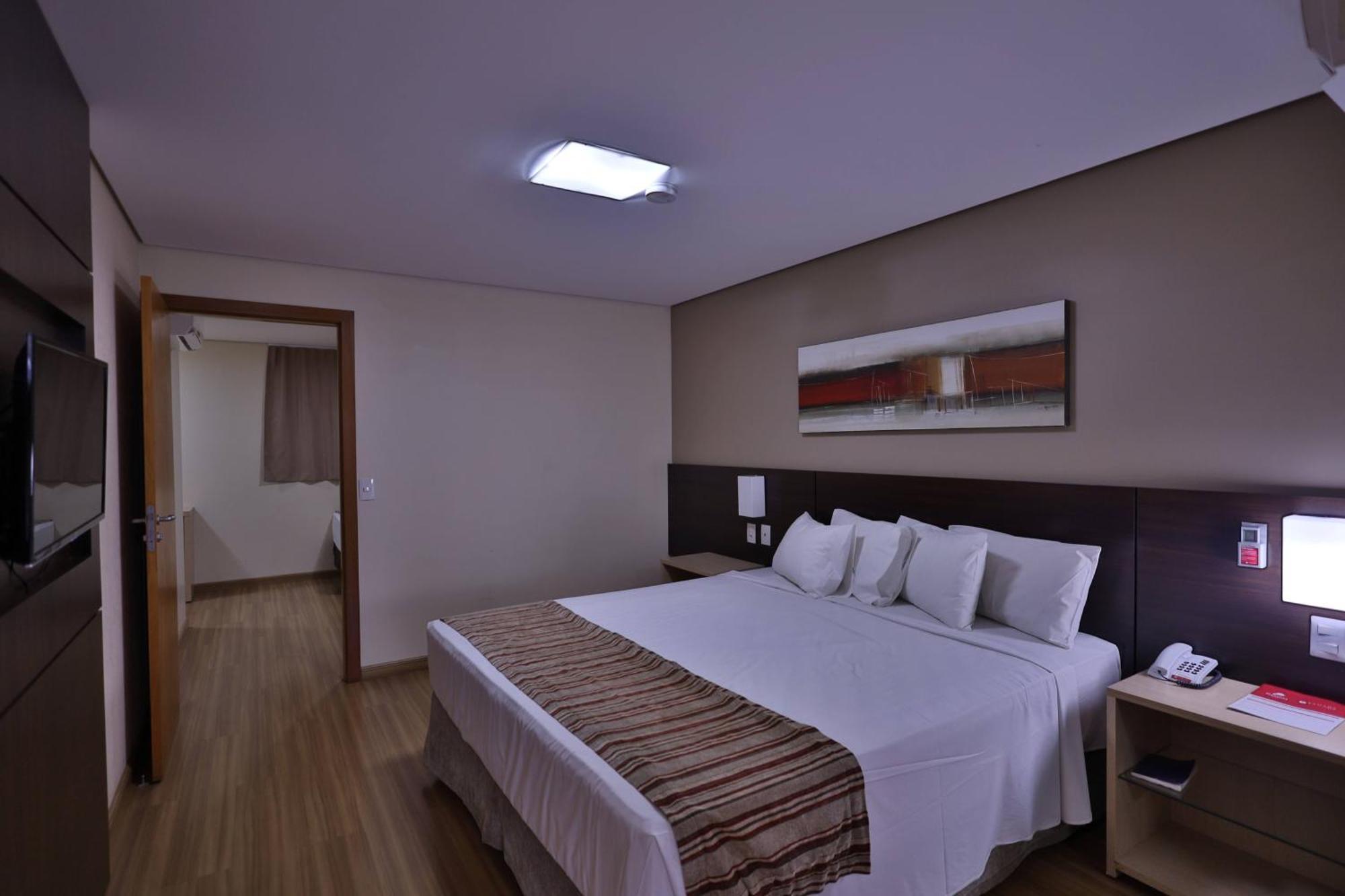 Deluxe Queen Room 1 Queen 2 Single Beds