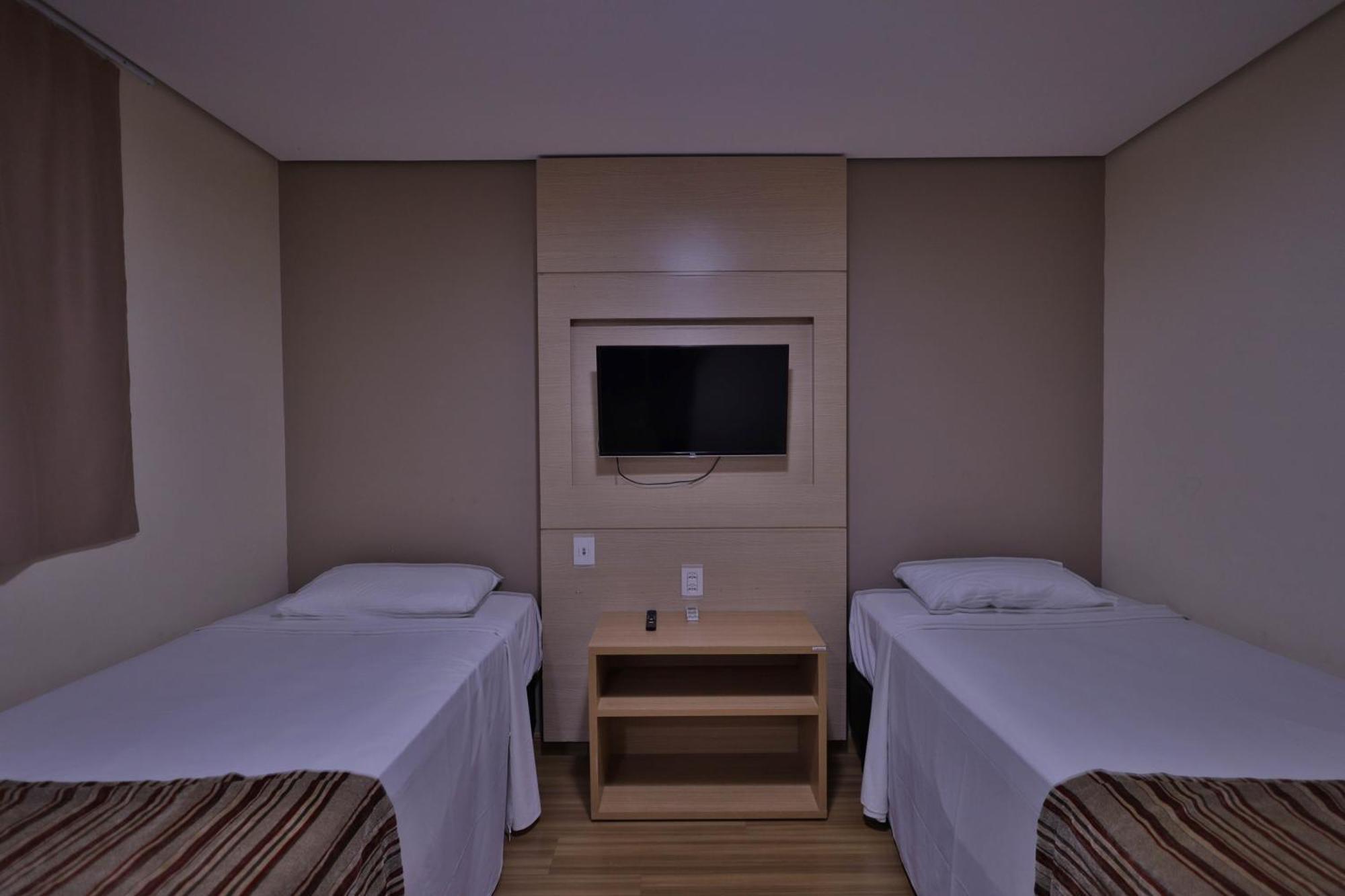 Deluxe Queen Room 1 Queen 2 Single Beds