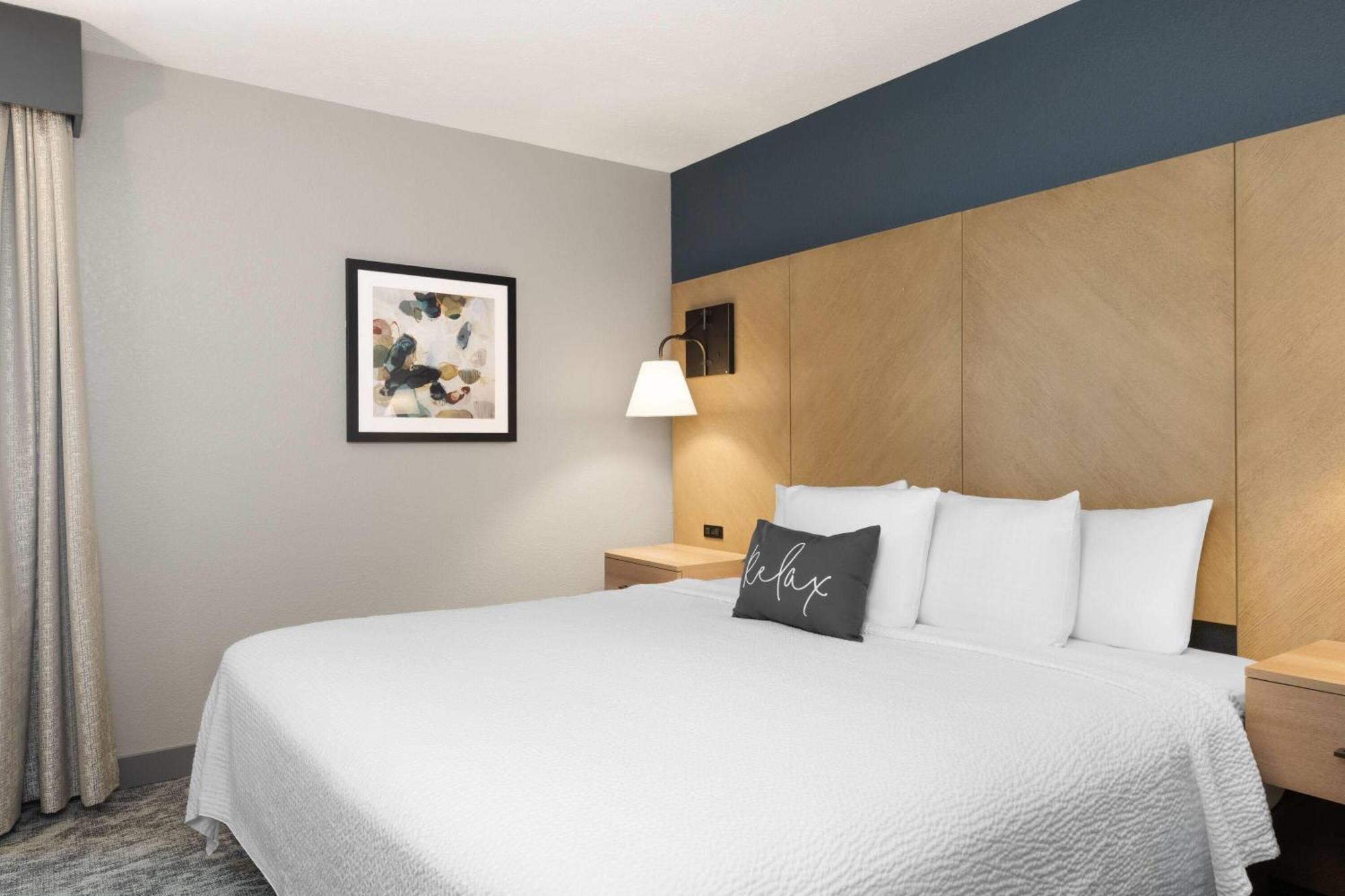 One-Bedroom King Suite Non-Smoking