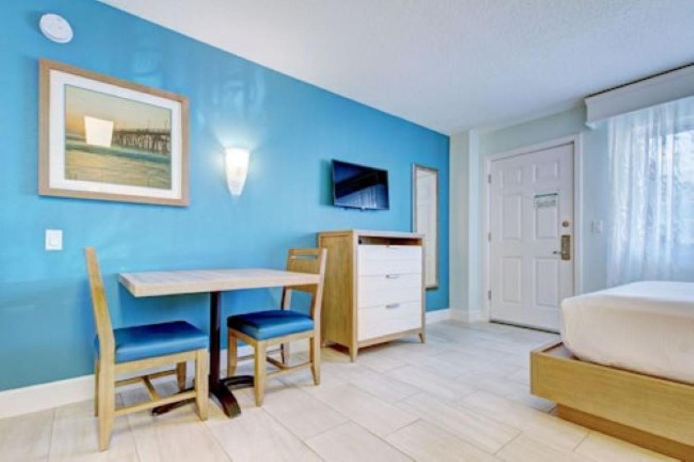 Queen Bed Studio 2 Street View