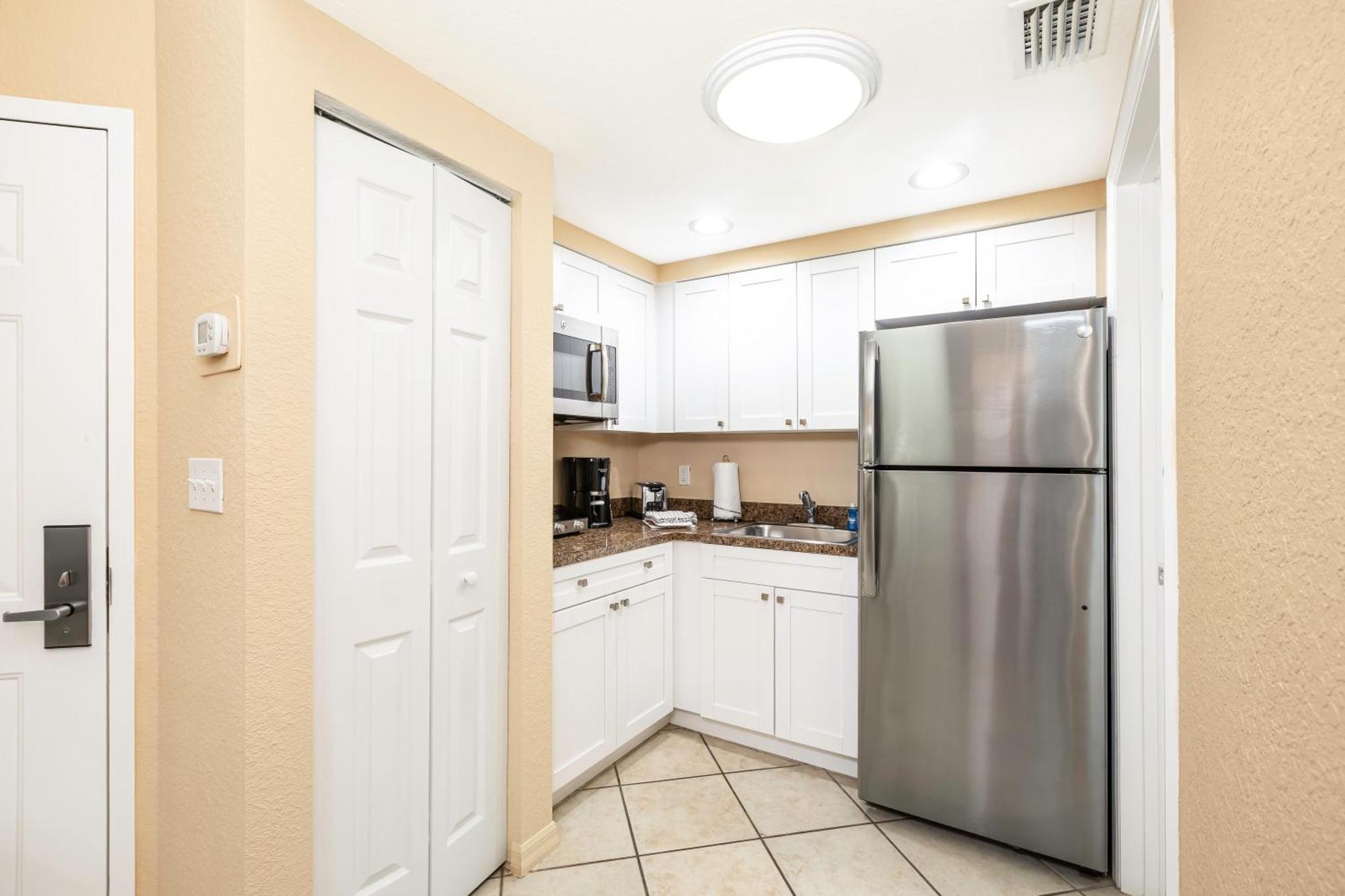 Deluxe One-Bedroom Queen Suite