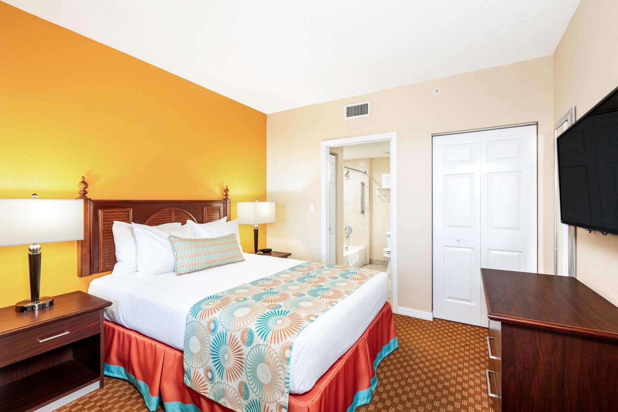Queen Suite Pool View