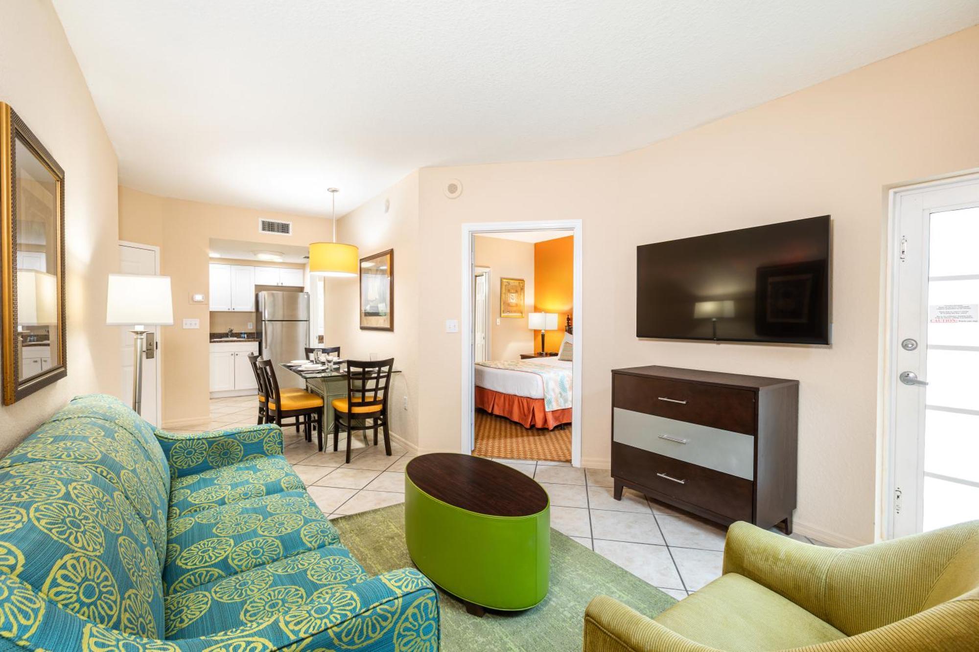 Deluxe One-Bedroom Queen Suite