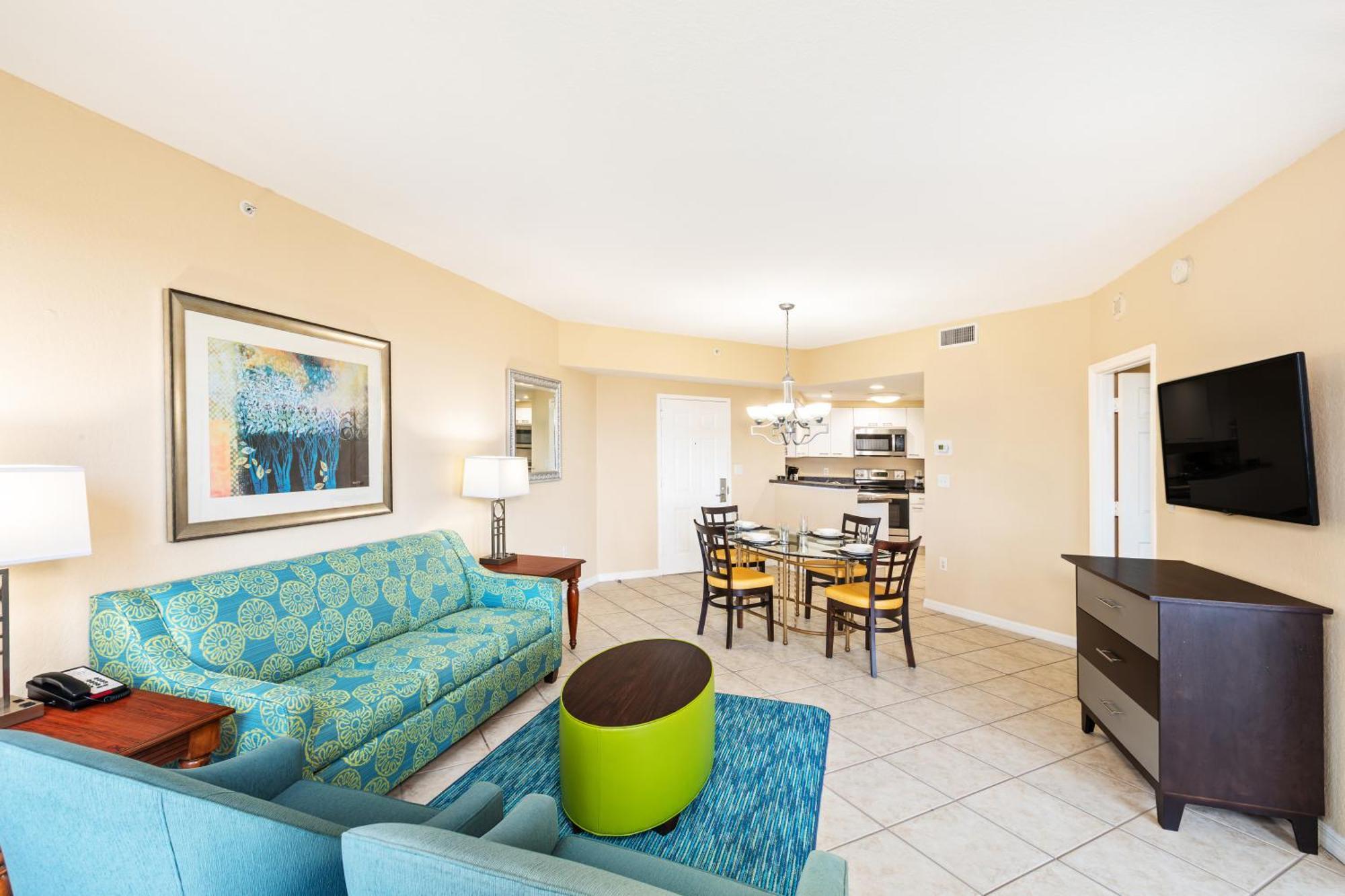 Deluxe One-Bedroom King Suite