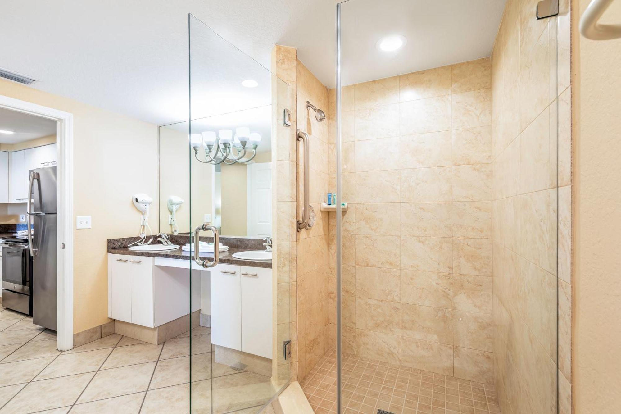 Deluxe One-Bedroom King Suite