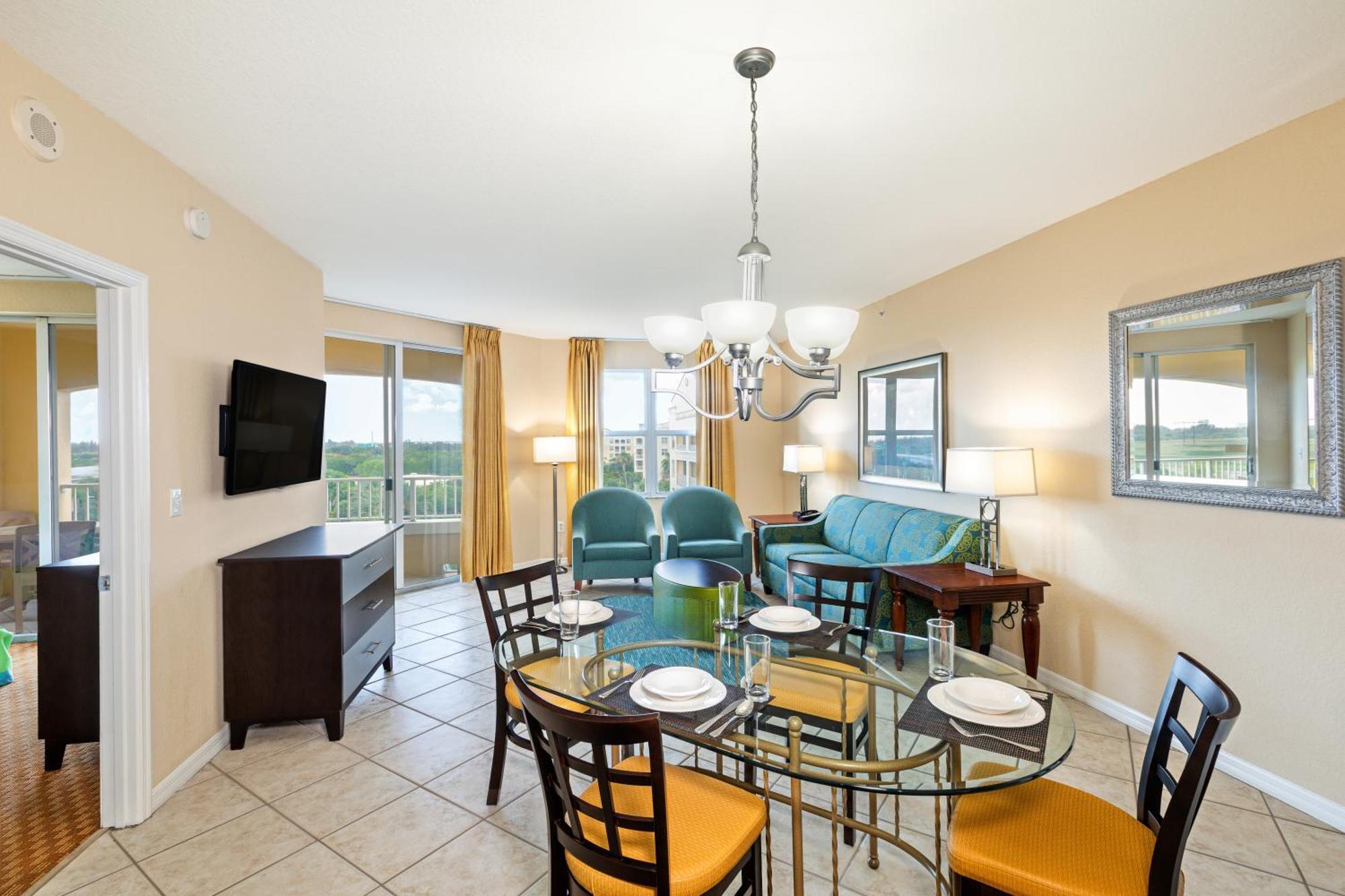 Deluxe One-Bedroom King Suite