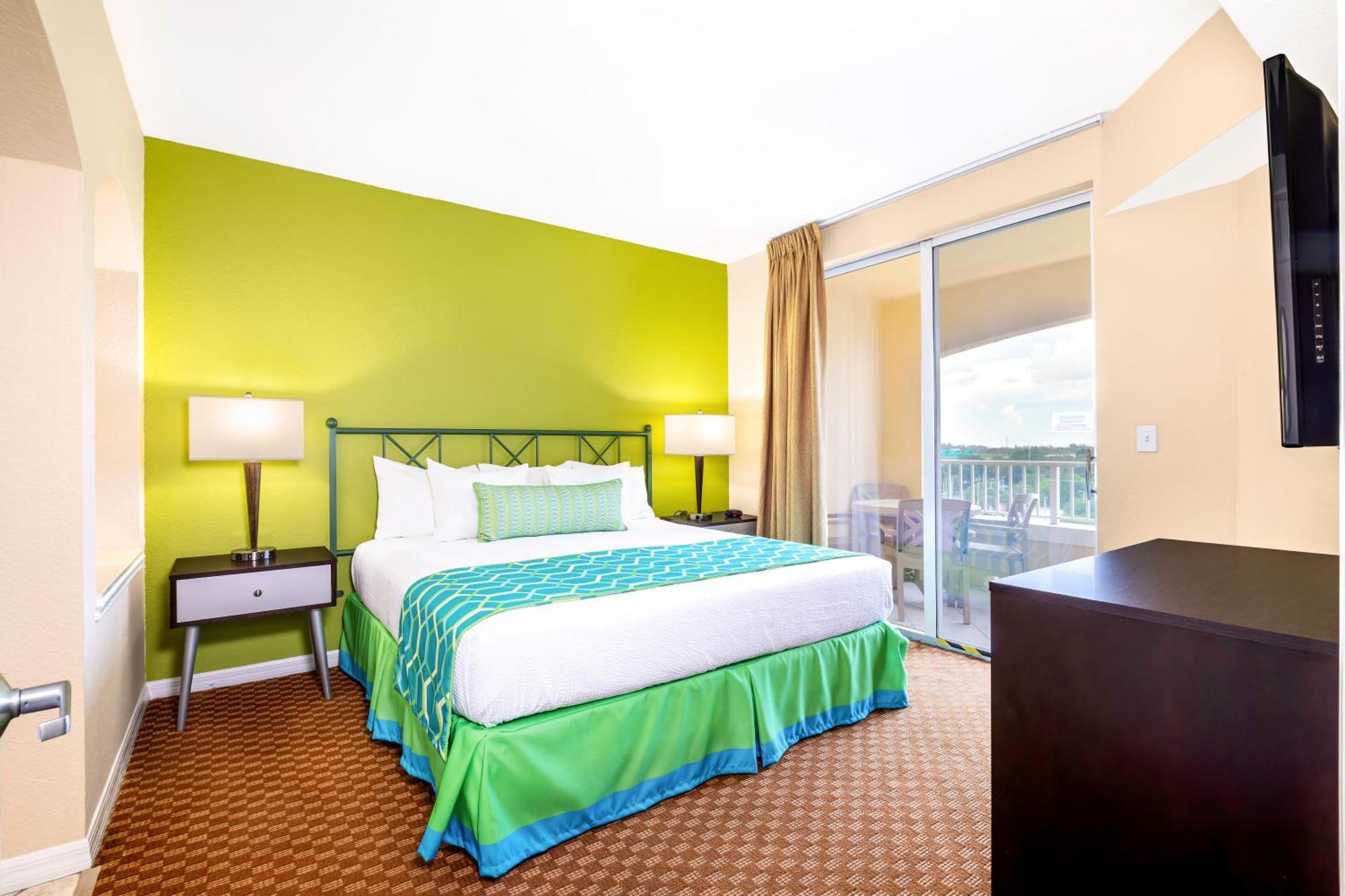 Deluxe One-Bedroom King Suite