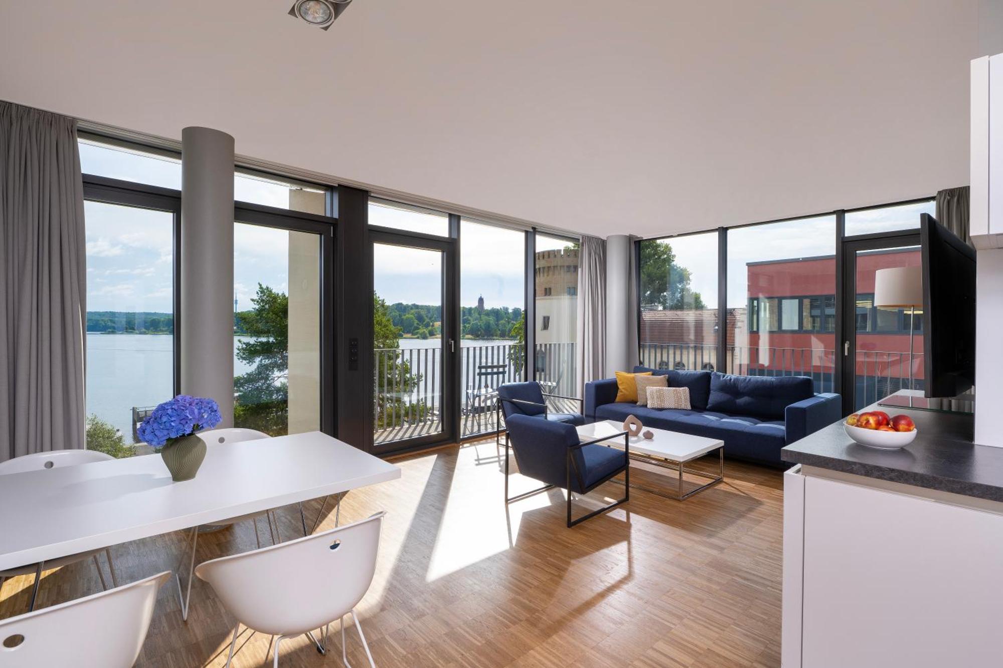 Corner Apartment Lake View