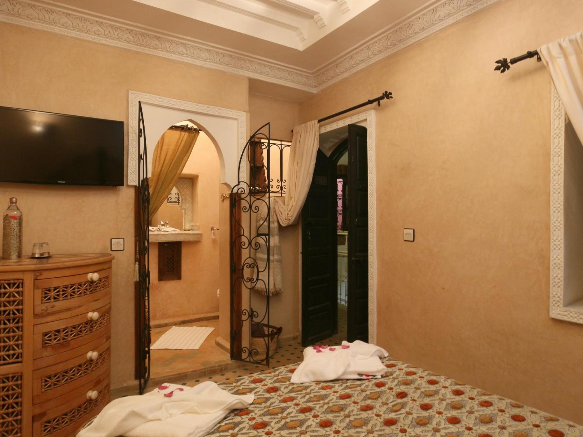 Double Room Private Bathroom