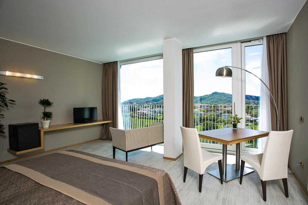Junior Suite Pool View