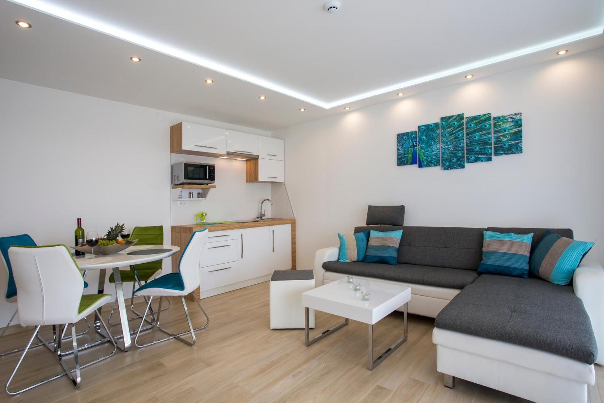 One-Bedroom Apartment Sea View