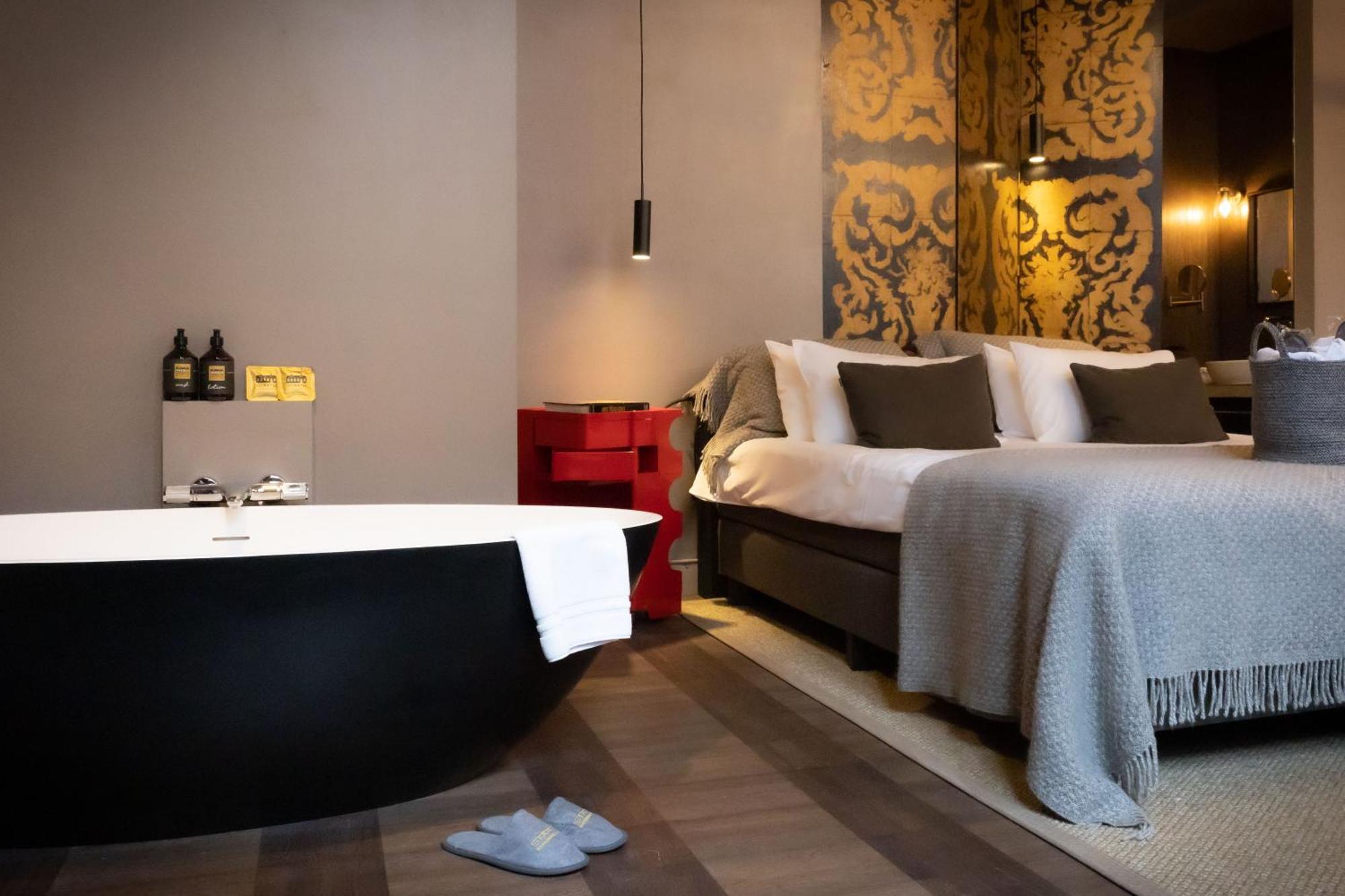 Signature Suite