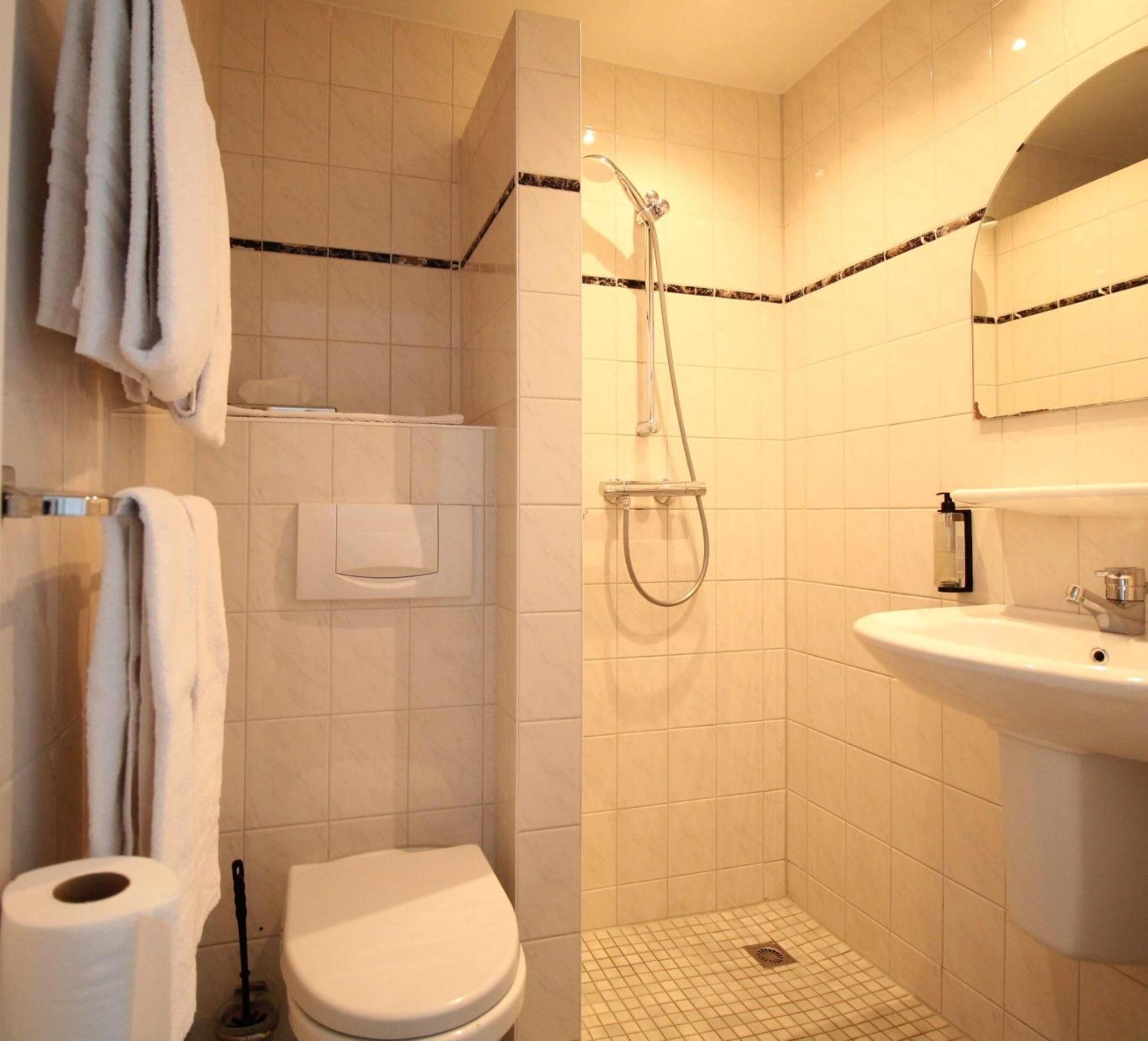 Comfort Double Room Walk Shower Non-Smoking