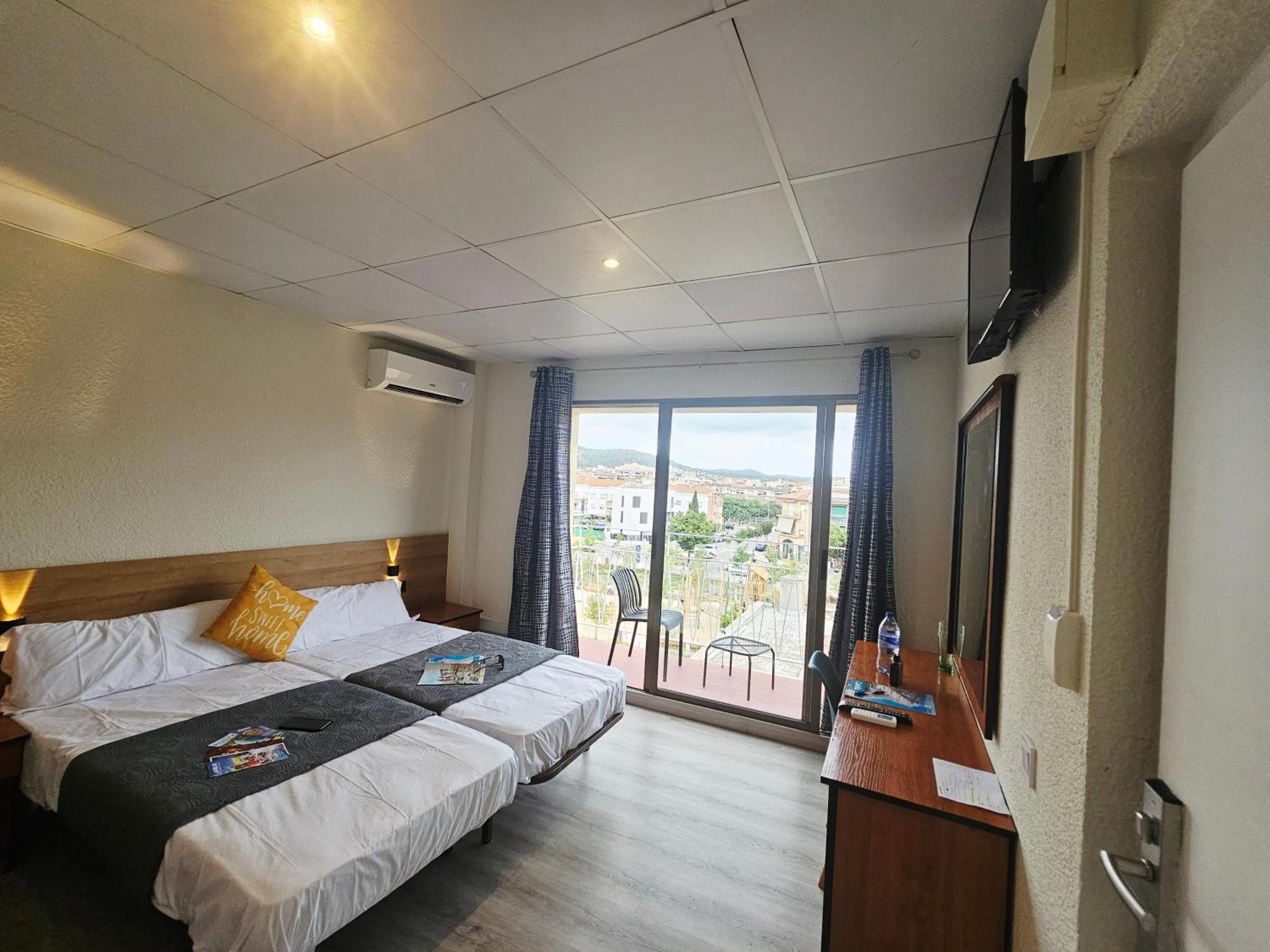 Deluxe Double Room Bath,1692079172:JPEG
