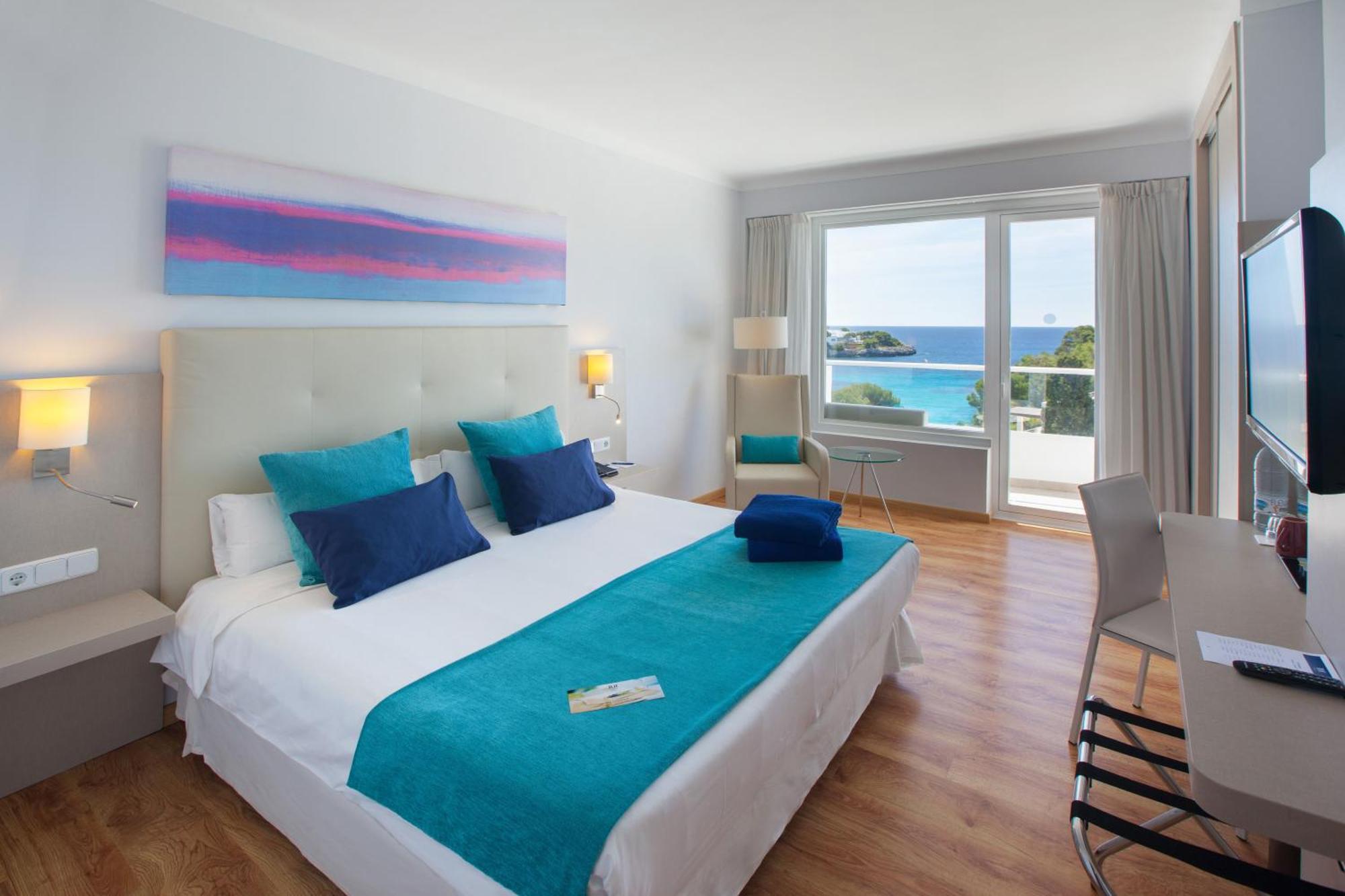 Double or Twin Room Sea View