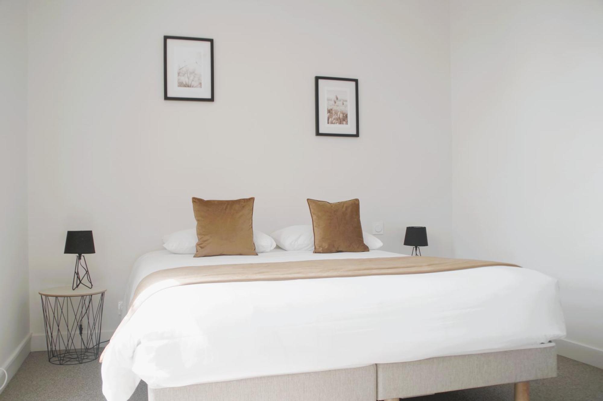 Queen Room Partial Sea View