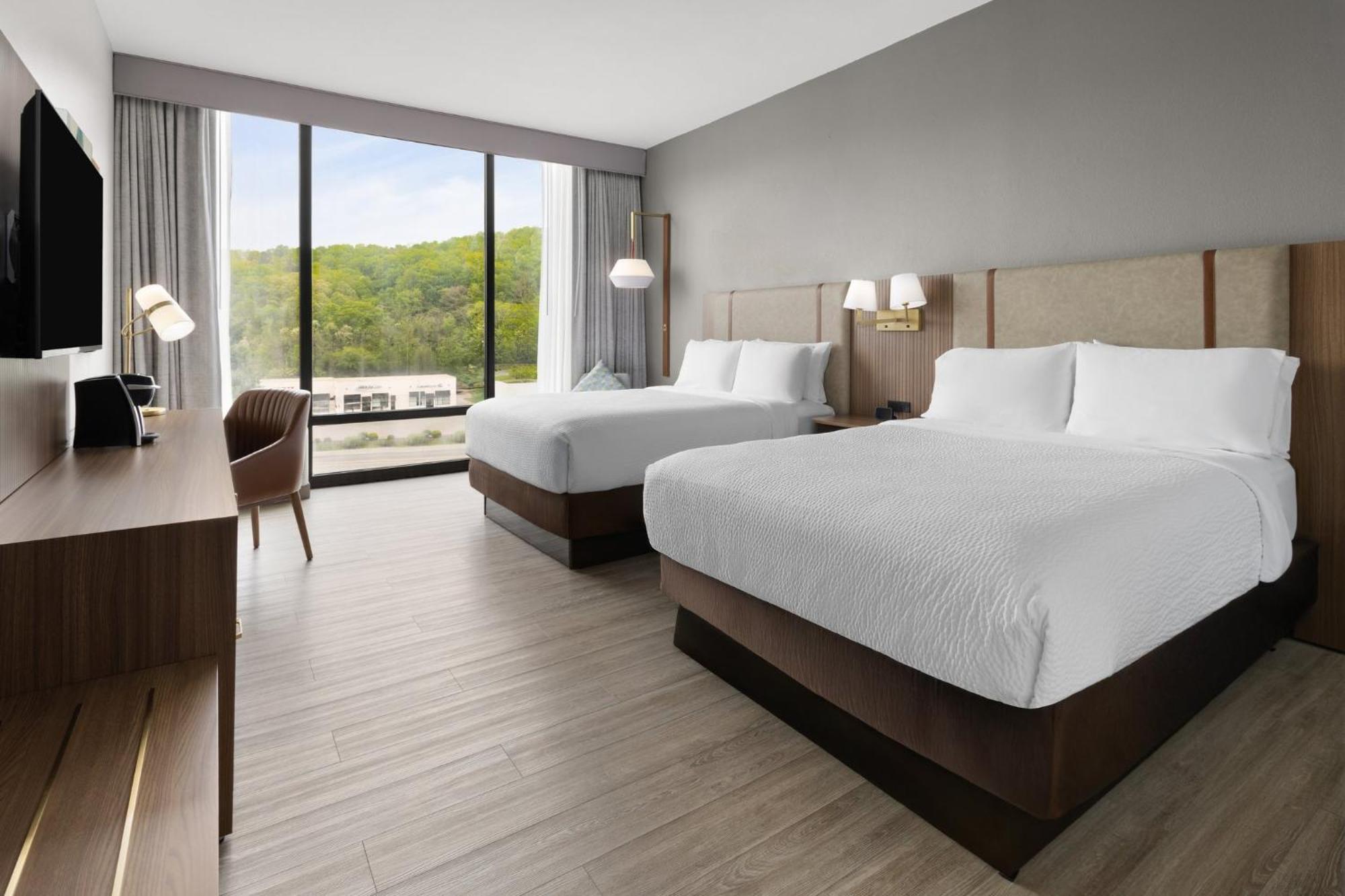 Queen Room Two Queen Beds Mountain View Non-Smoking
