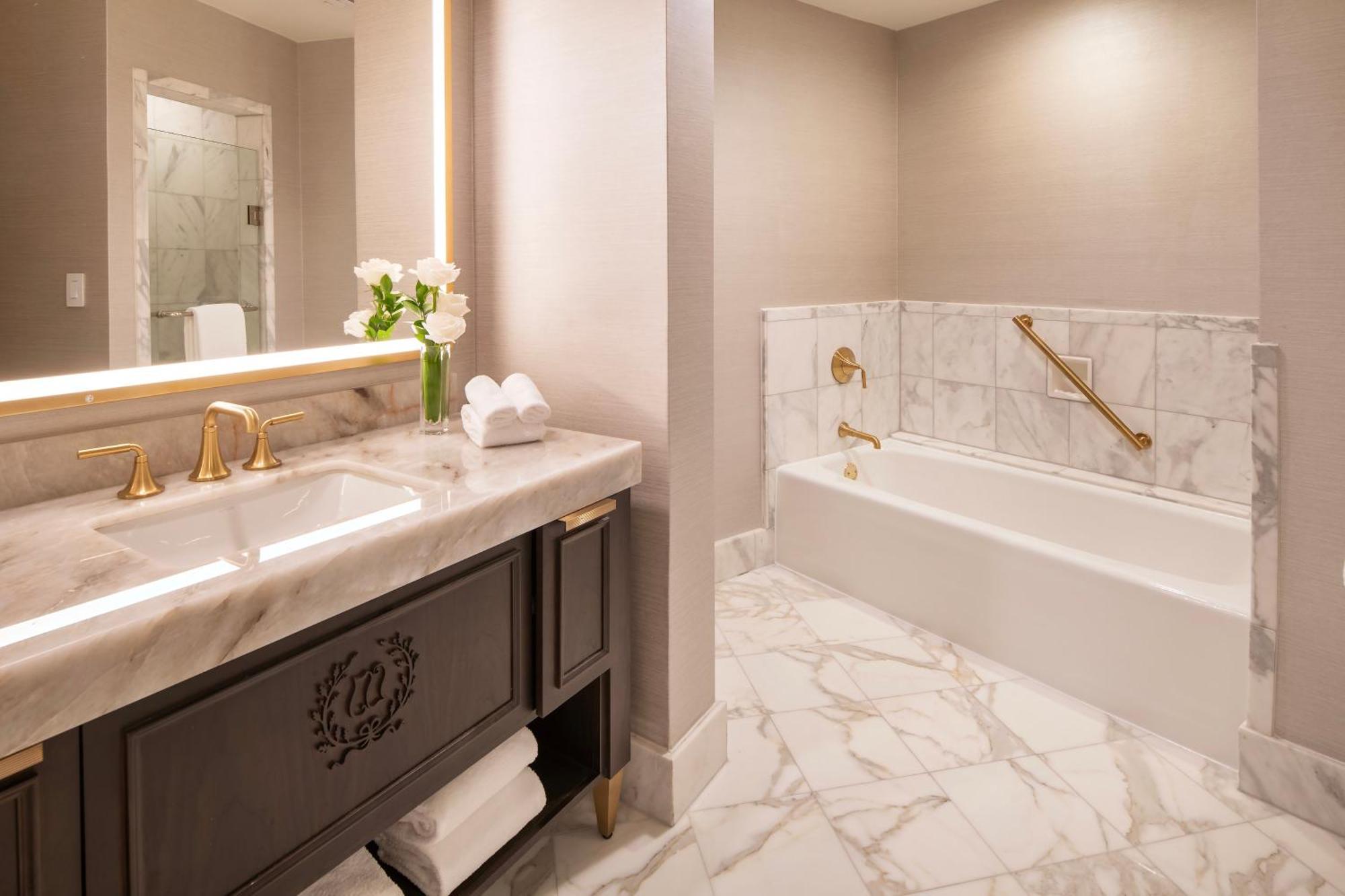 Junior King Suite
