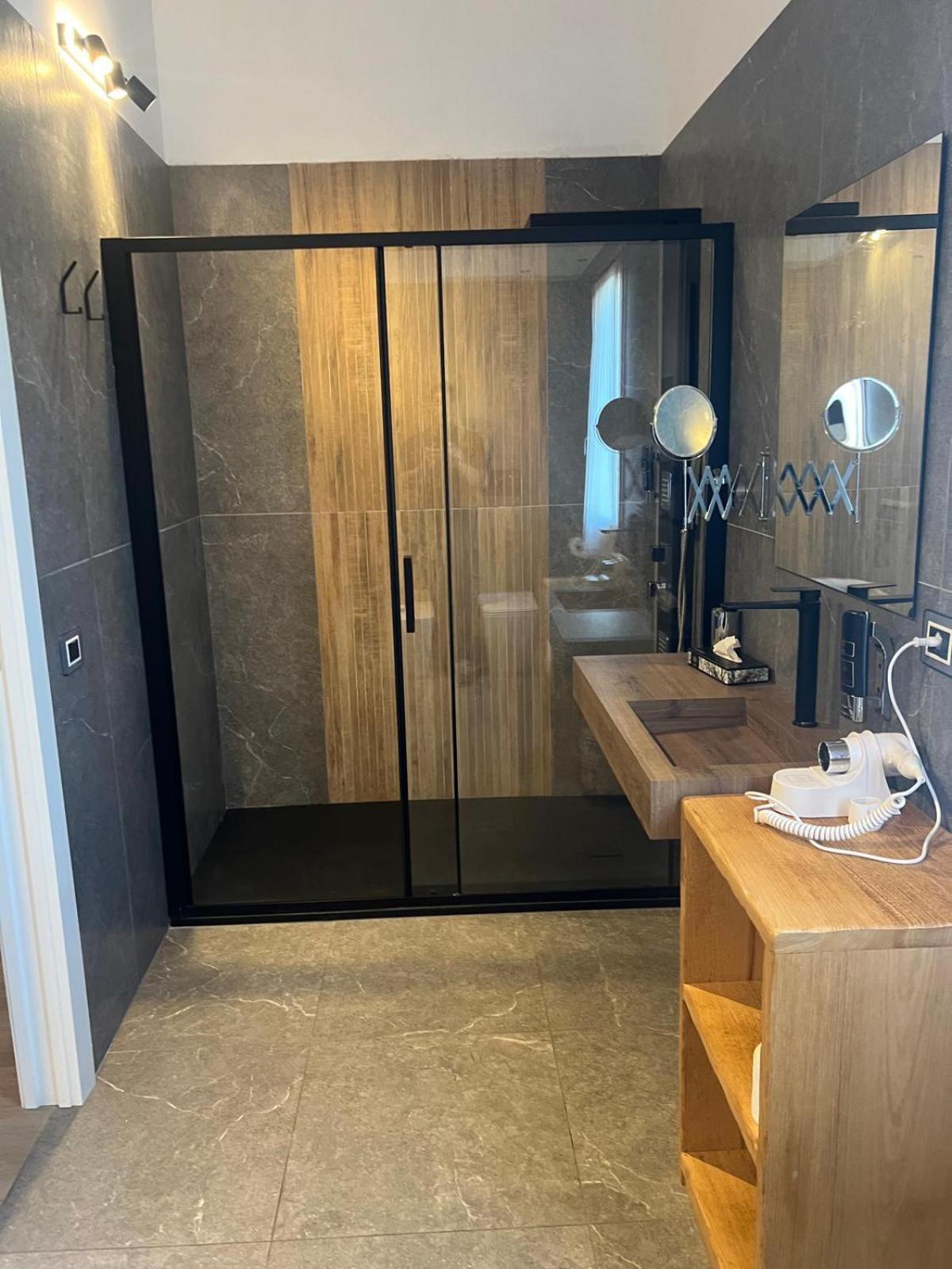 Queen Suite Spa Bath