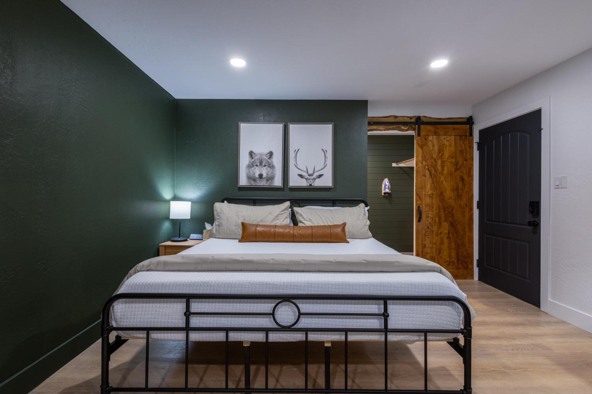 Suite Spa Bath Pet Friendly,1693296389:JPEG
