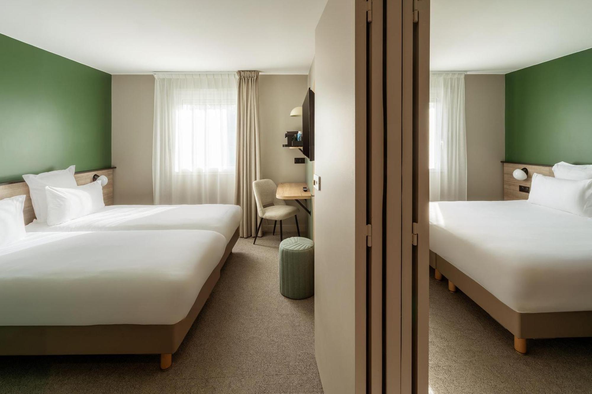 Connecting Family Room One King Two Single Beds Non-Smoking