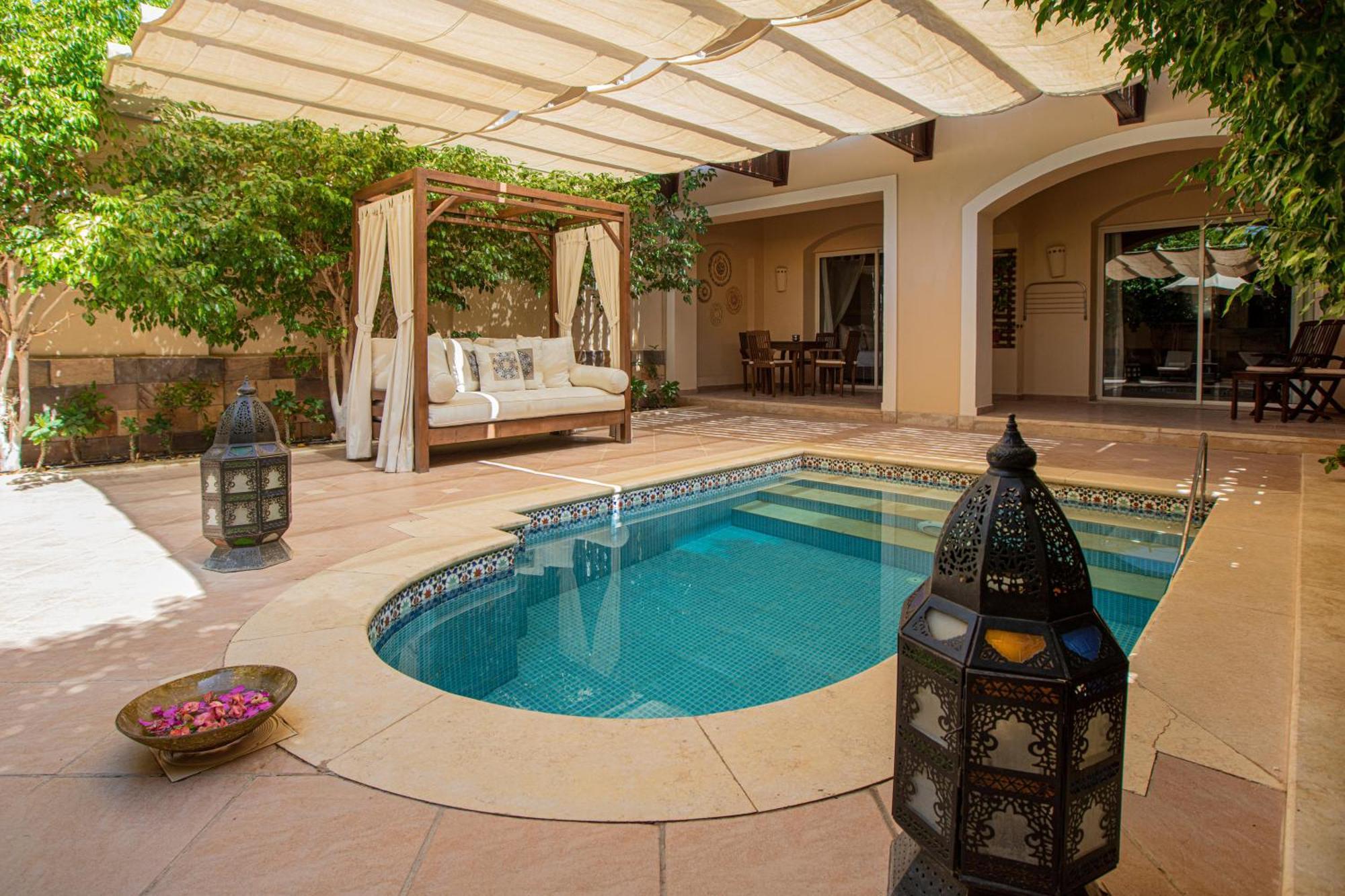 Royal Suite Queen Bed Private Pool
