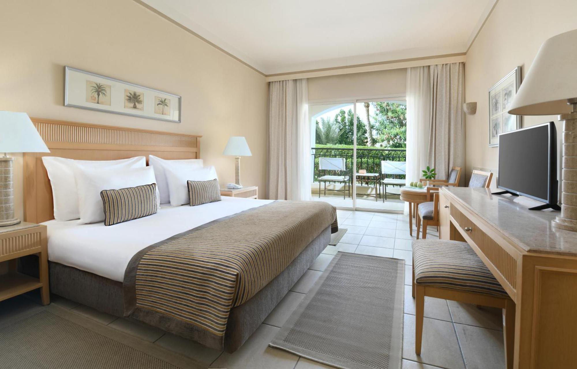 Deluxe Queen or Twin Bed Garden view