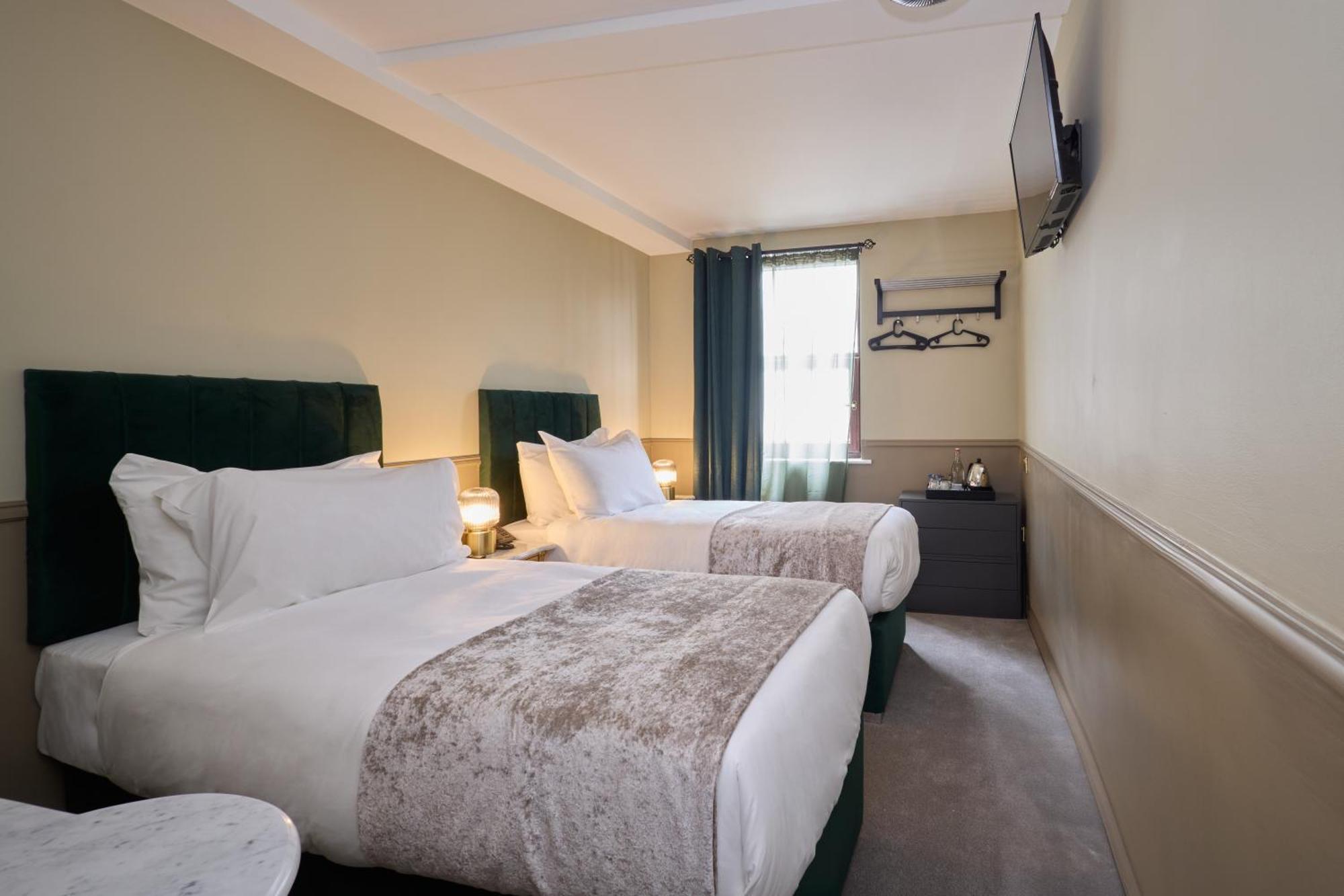 Triple Room,1694534322:JPEG