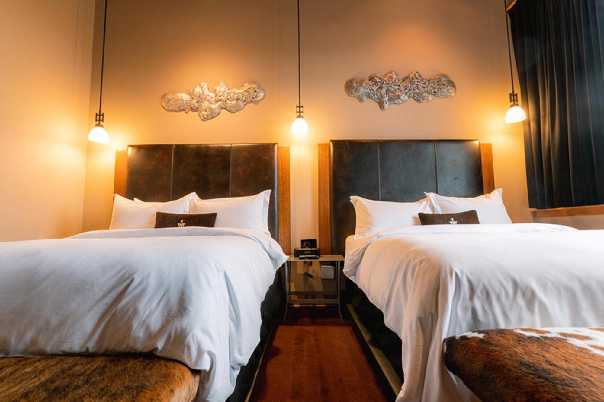 Custom Deluxe Queen Room