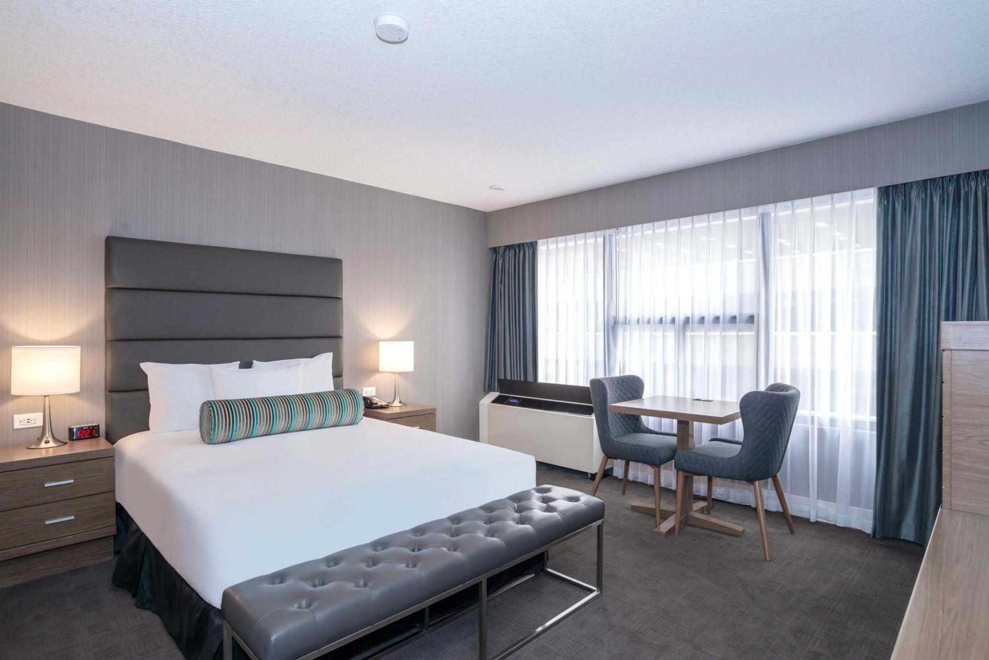 Standard Room 1 Queen Bed