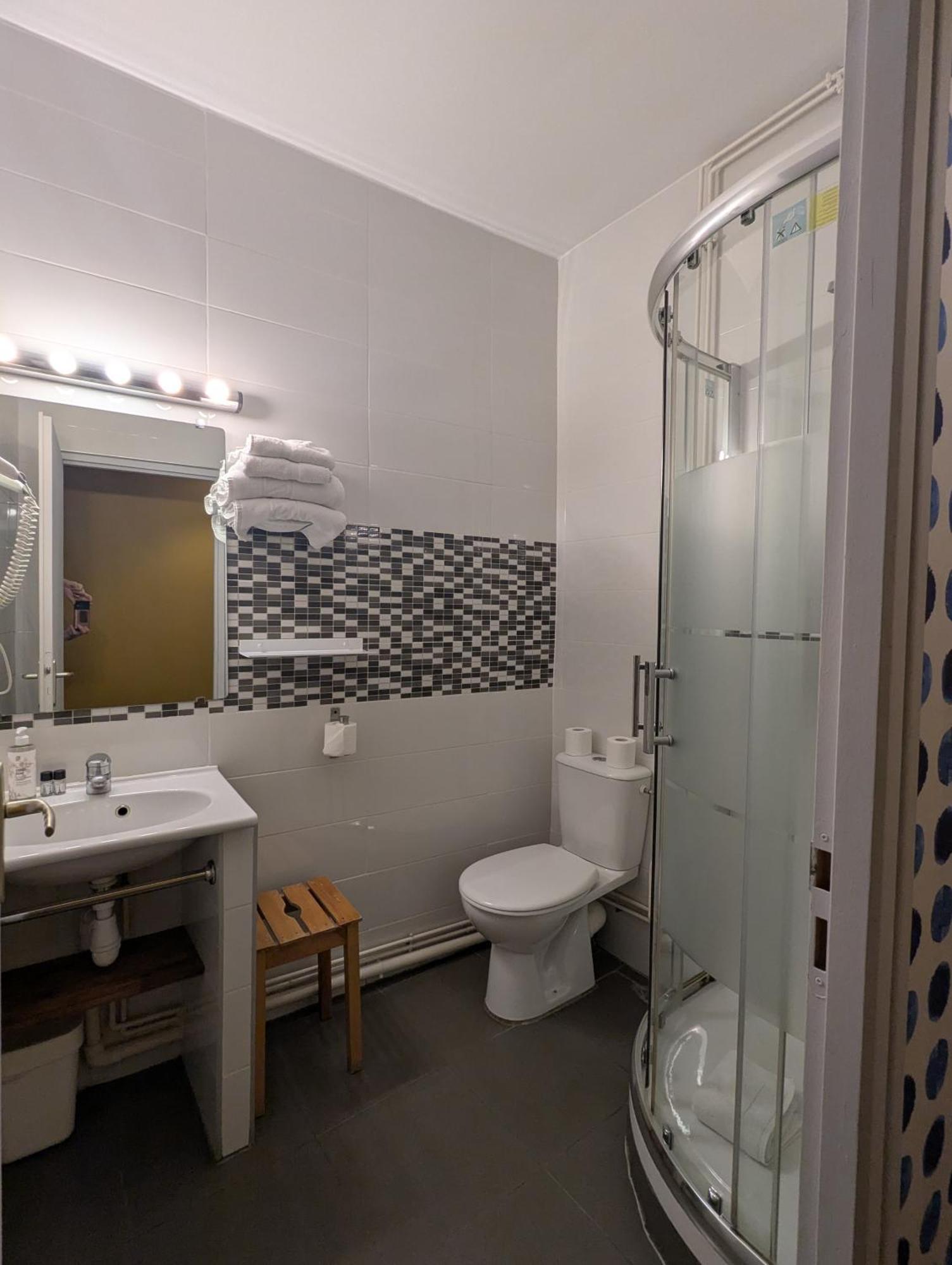 Quadruple Room Shower