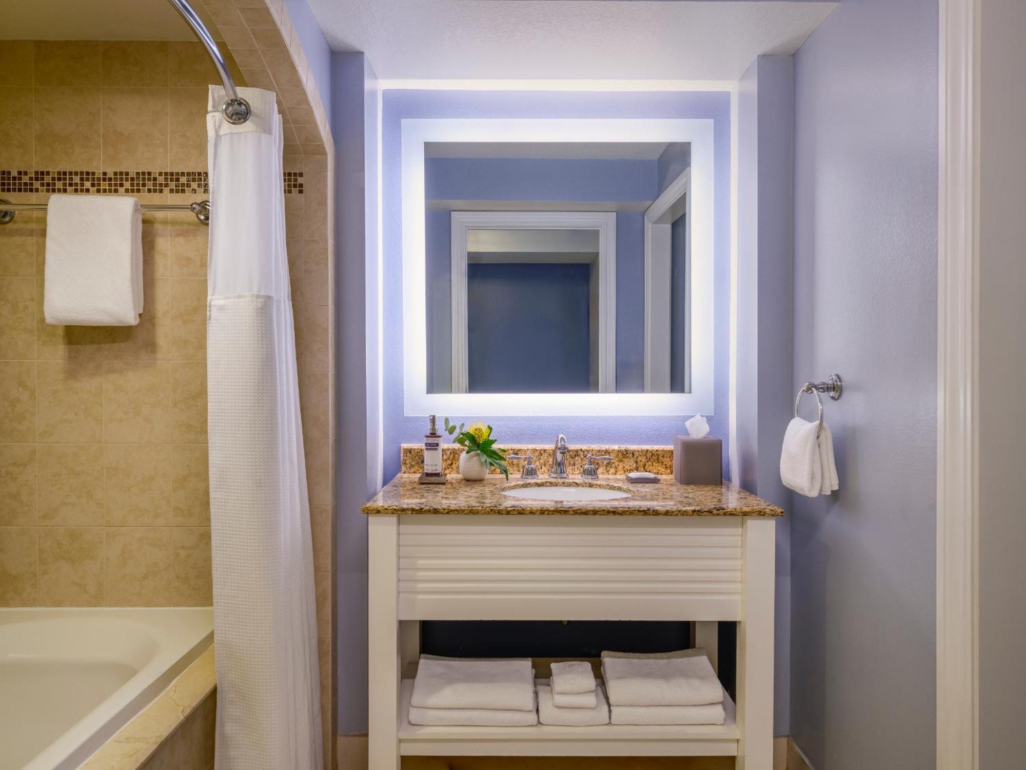 Premium Queen Room Two Queen Beds Kitchenette Partial Ocean View,1694539094:JPEG