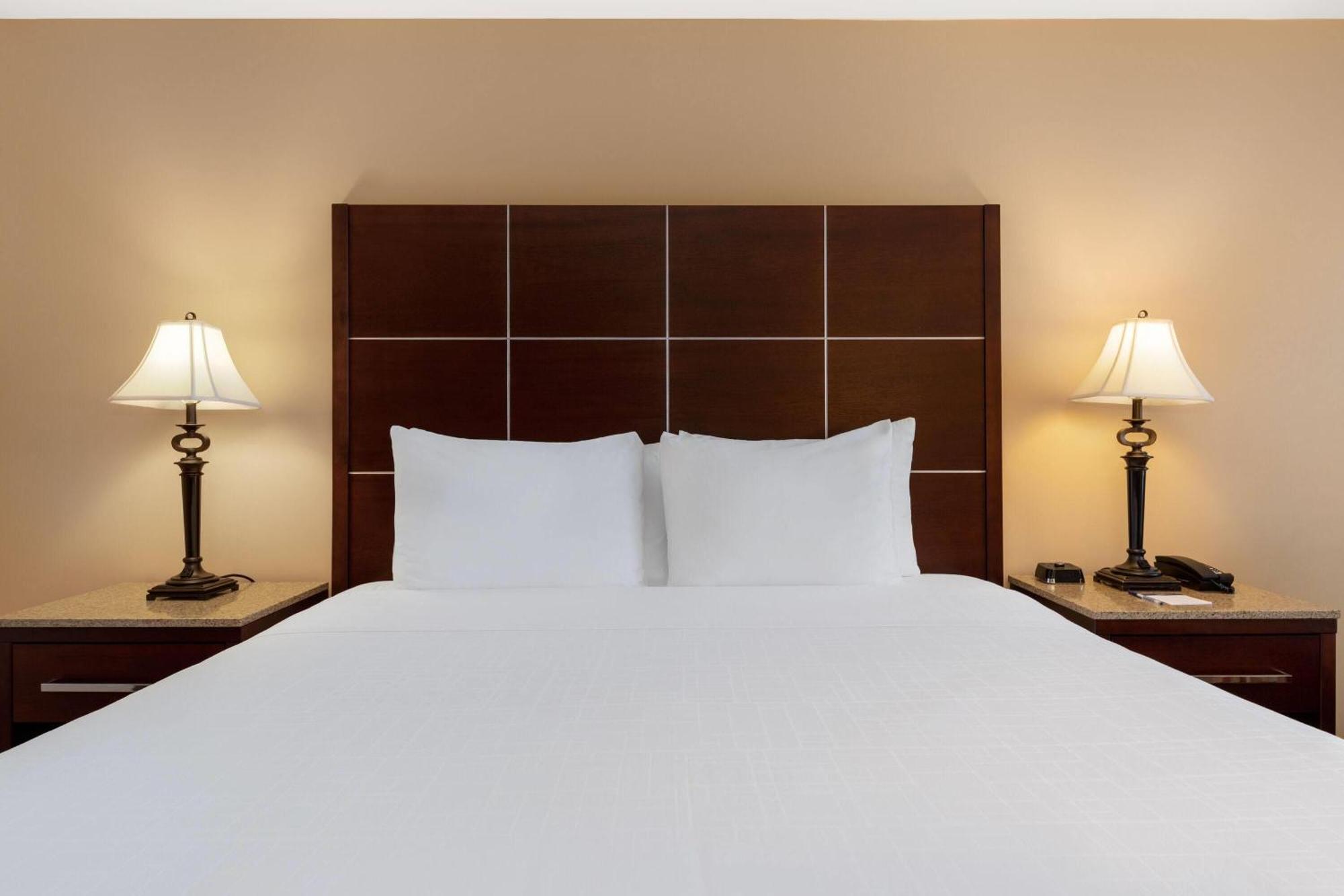 Deluxe King Room,1694542704:JPEG