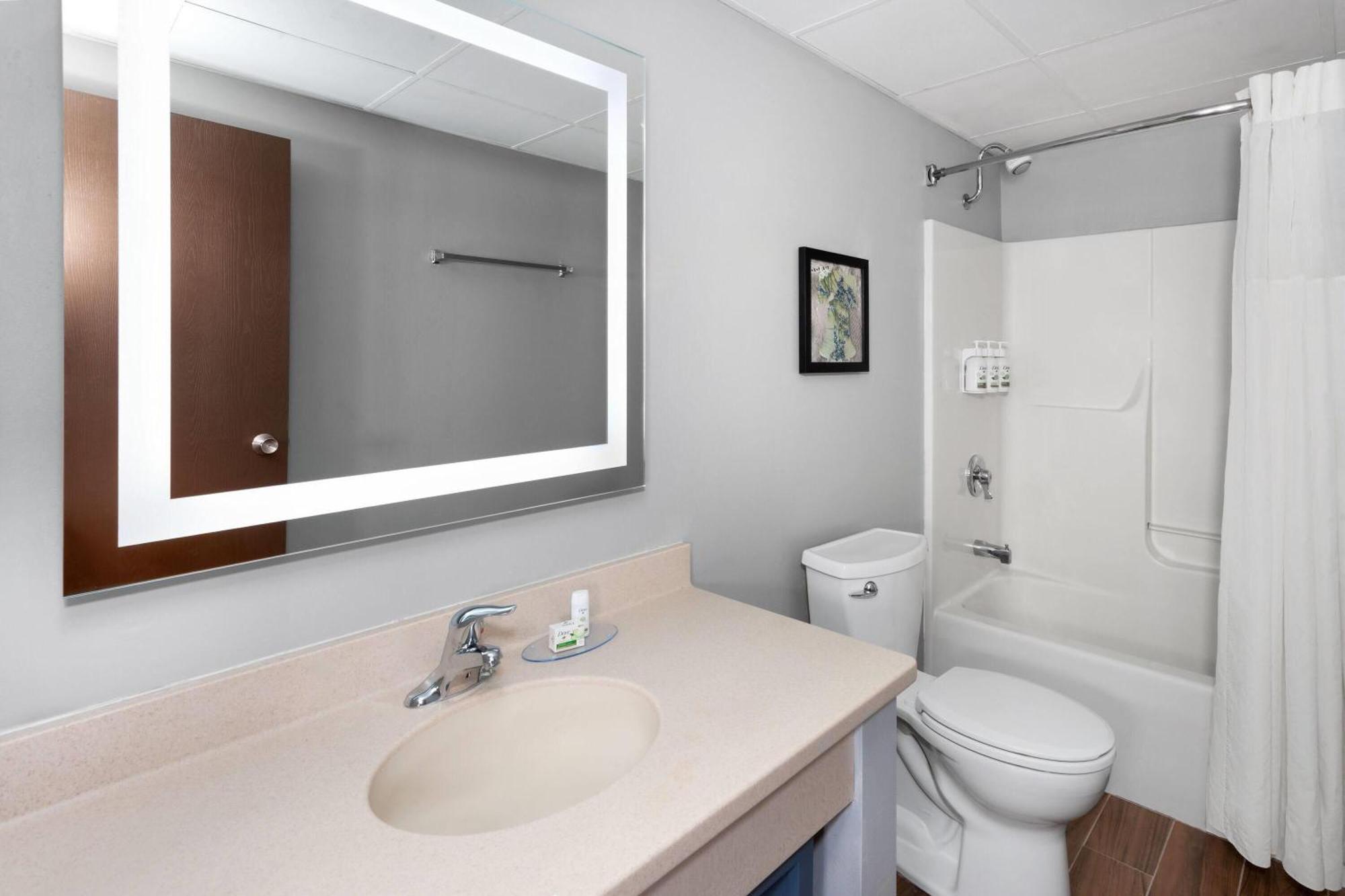 King Suite Jetted Tub Non-Smoking