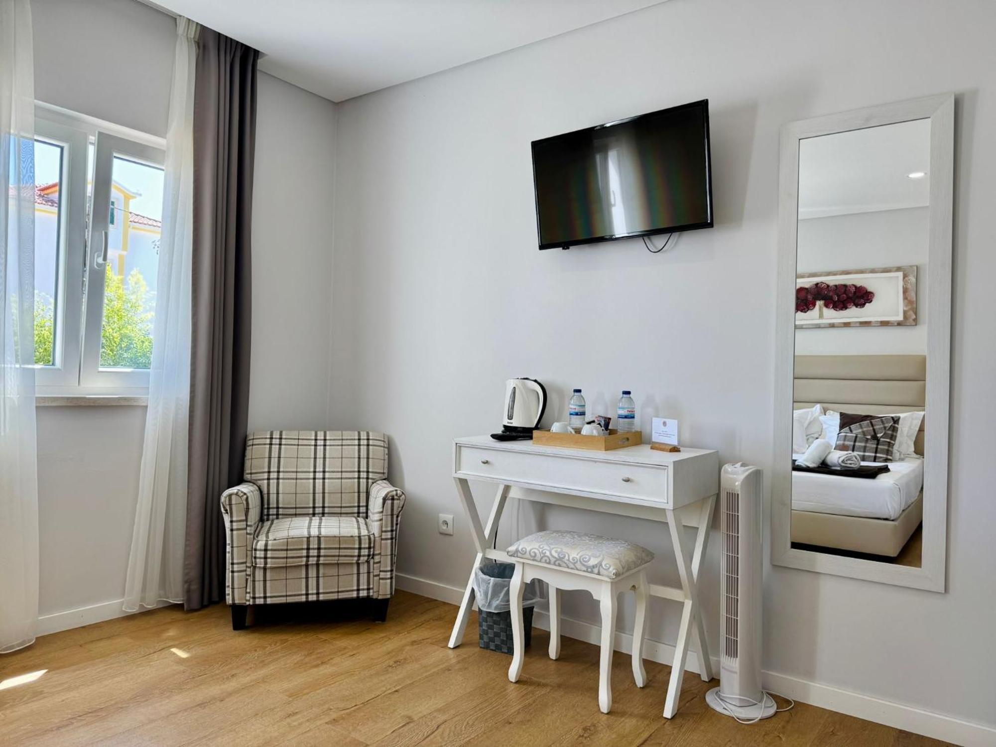 Deluxe Room,1765483109:JPEG