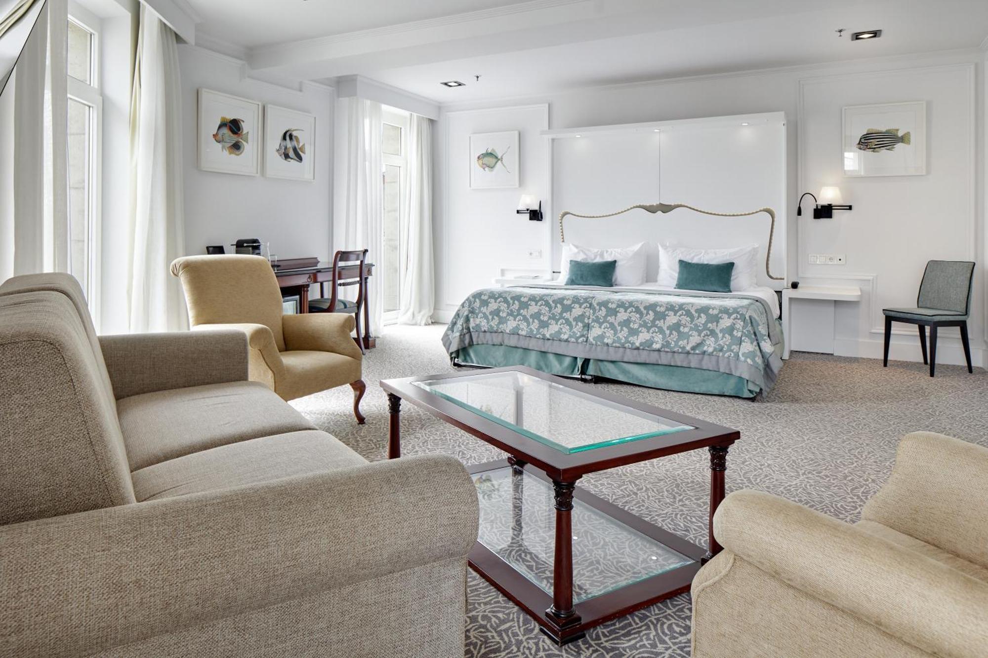 Grand City Room