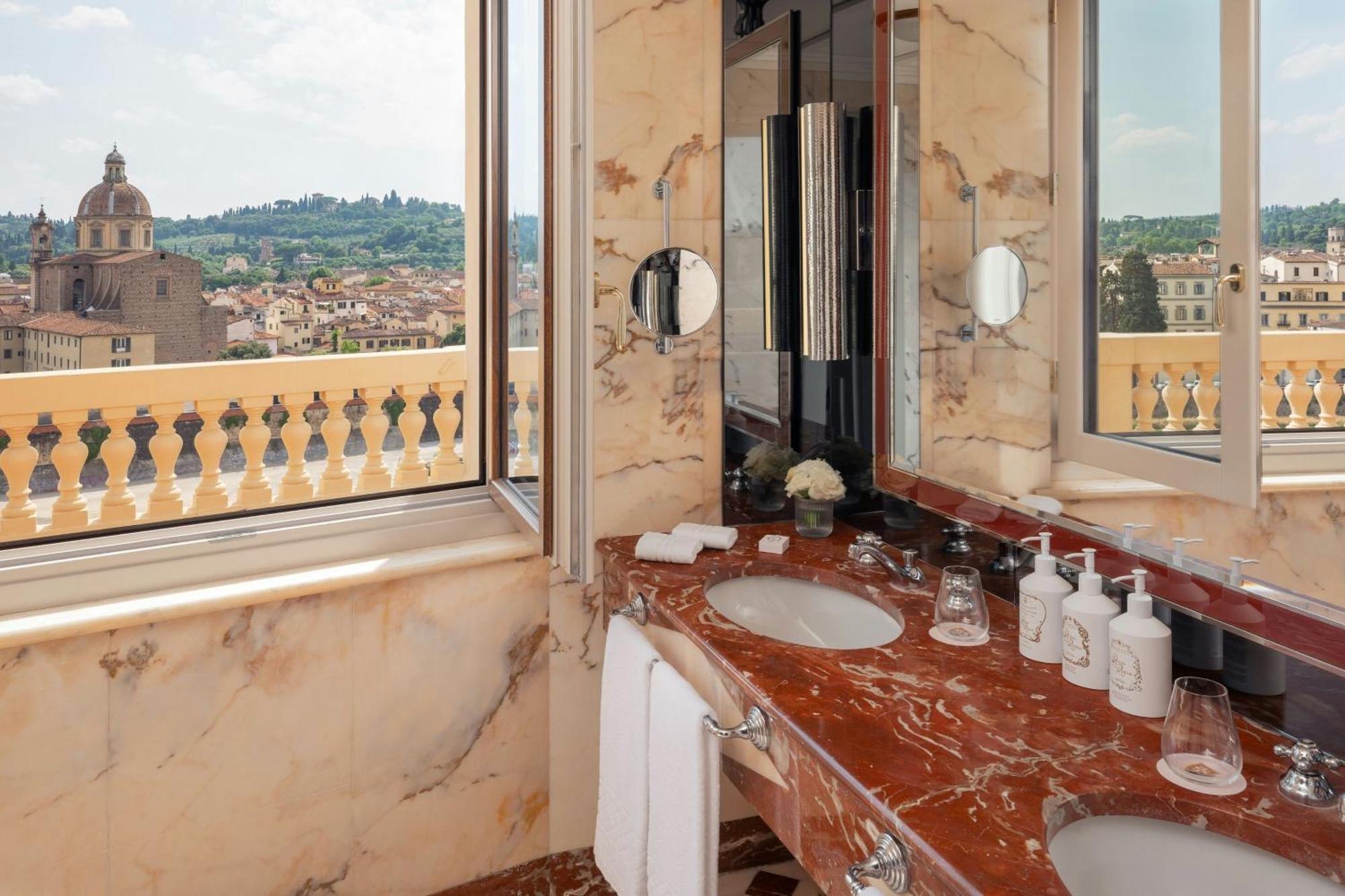 Penthouse King Room Terrace