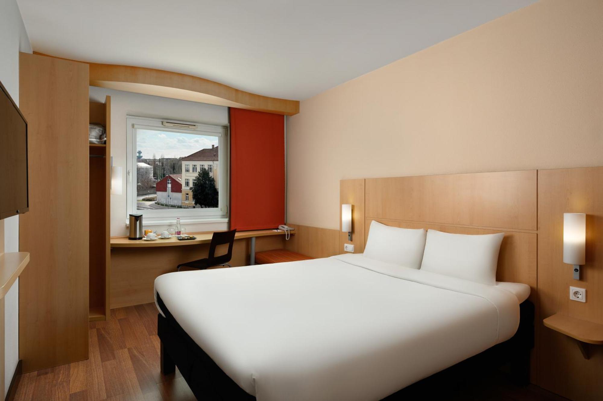 Room 1 double bed,1774434487:JPEG