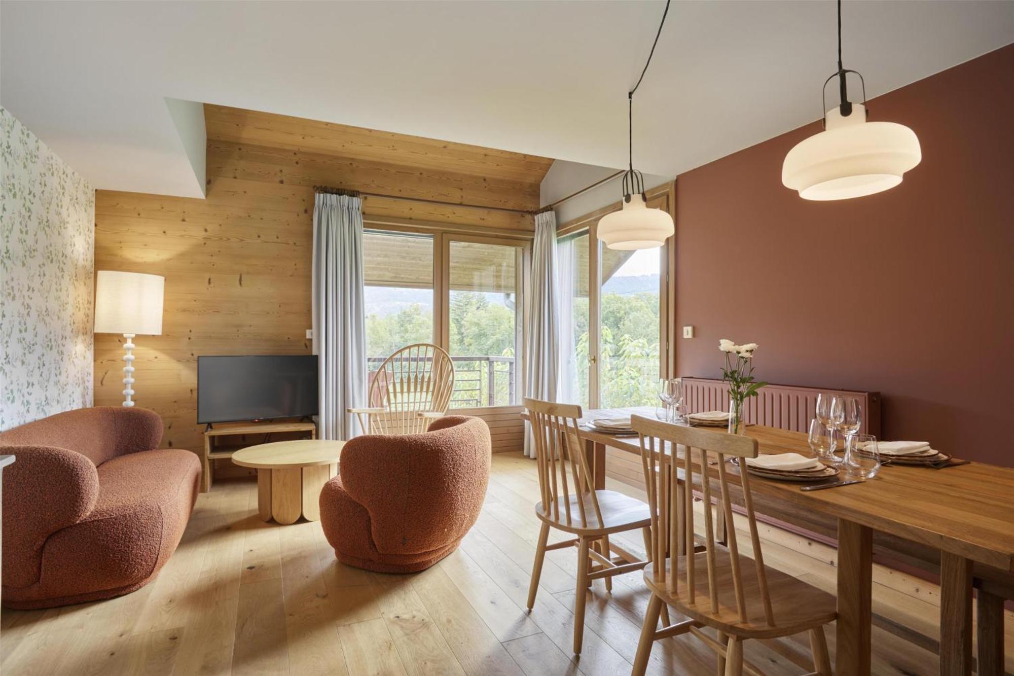 One-Bedroom Apartment Balcony Mountain View Non-Smoking